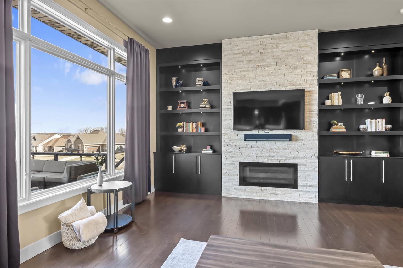 805 Raven COURT