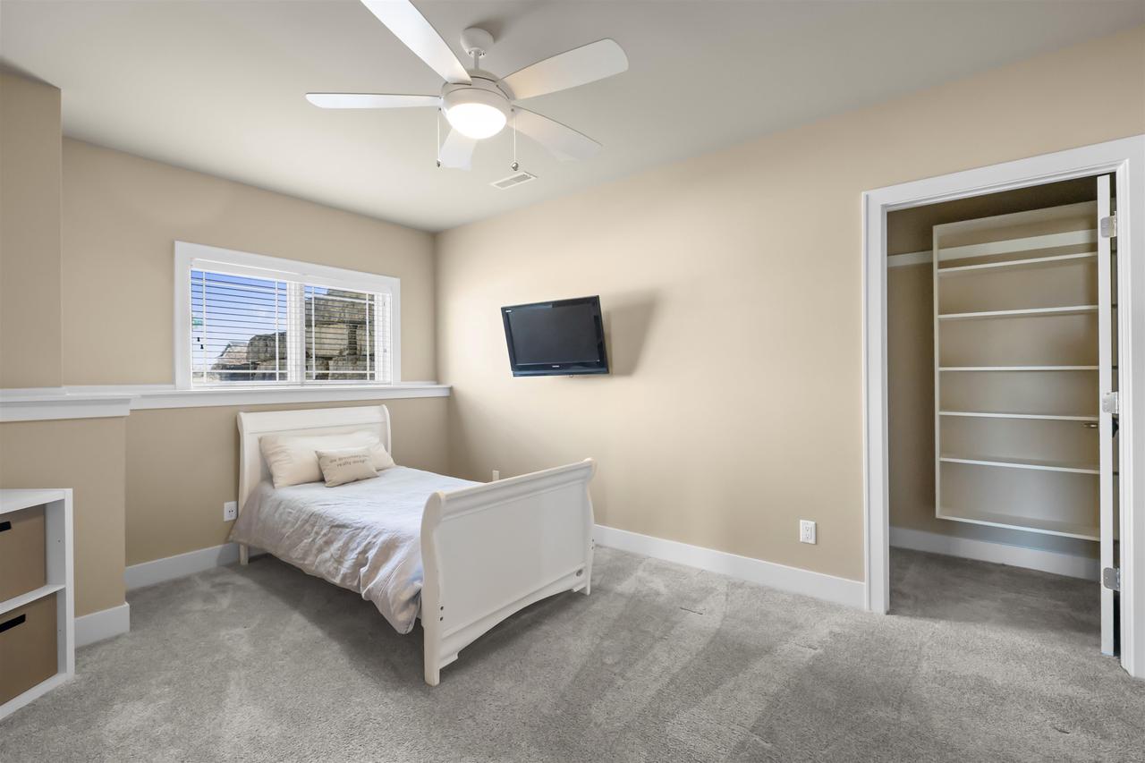 805 Raven COURT