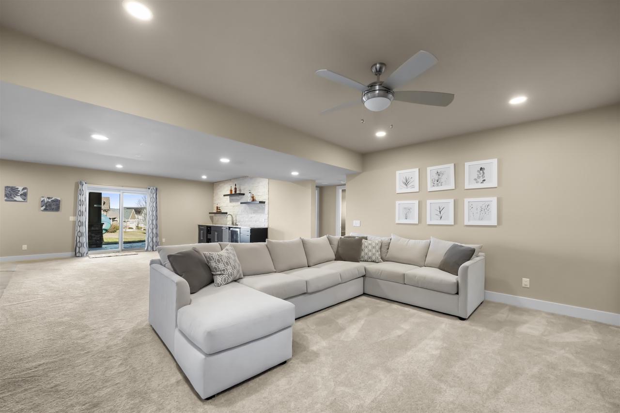805 Raven COURT