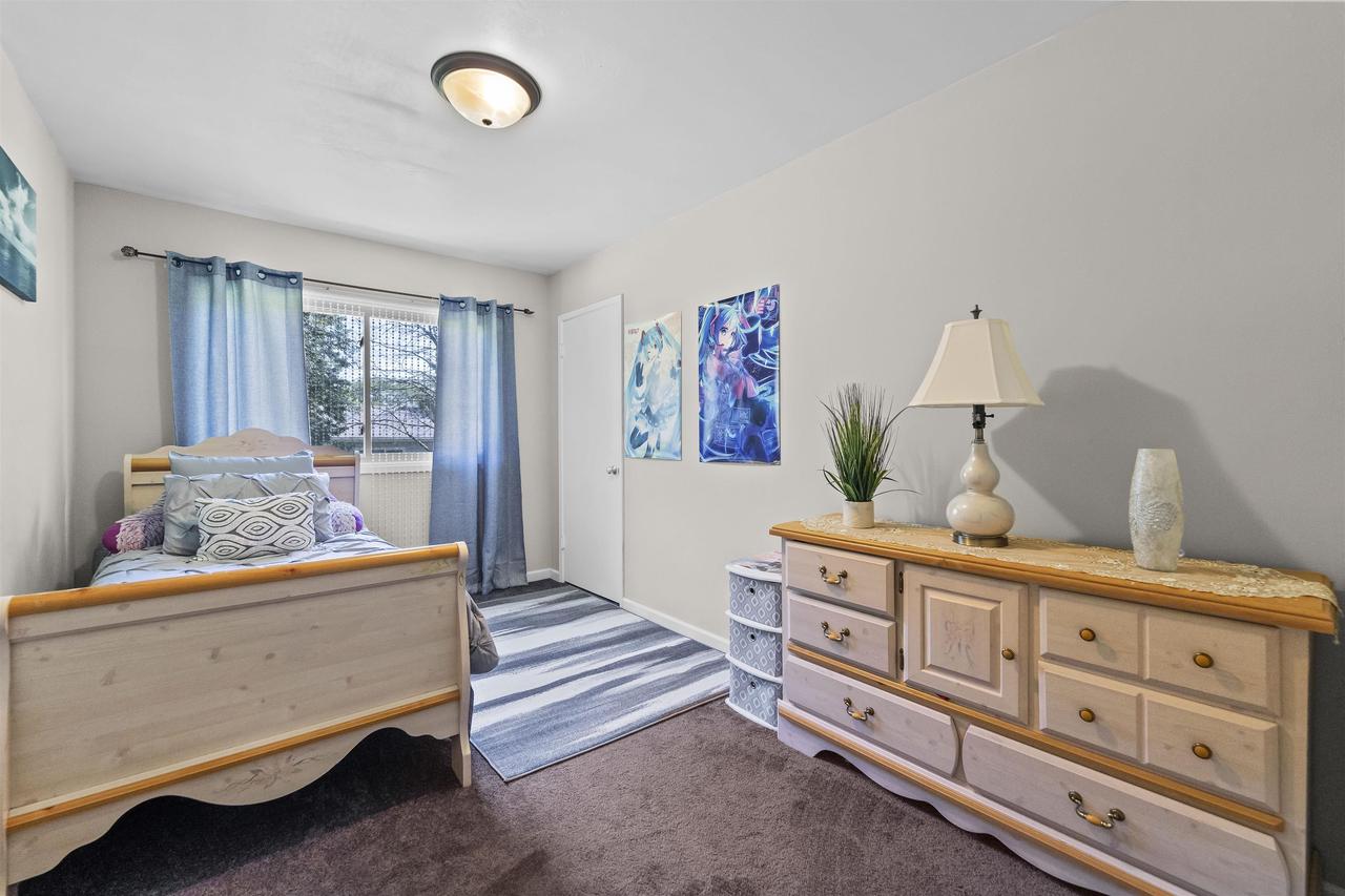 1013 Vandenburg St