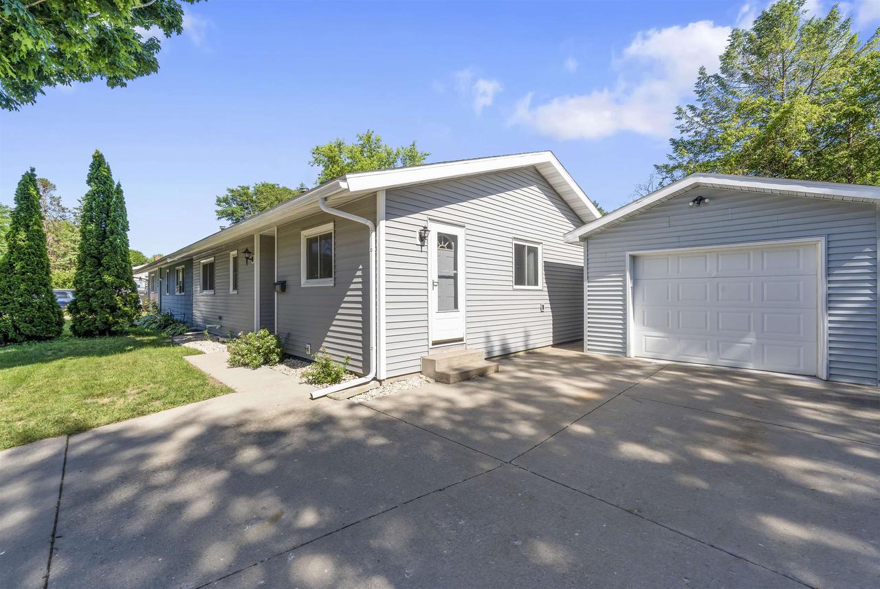 1013 Vandenburg St