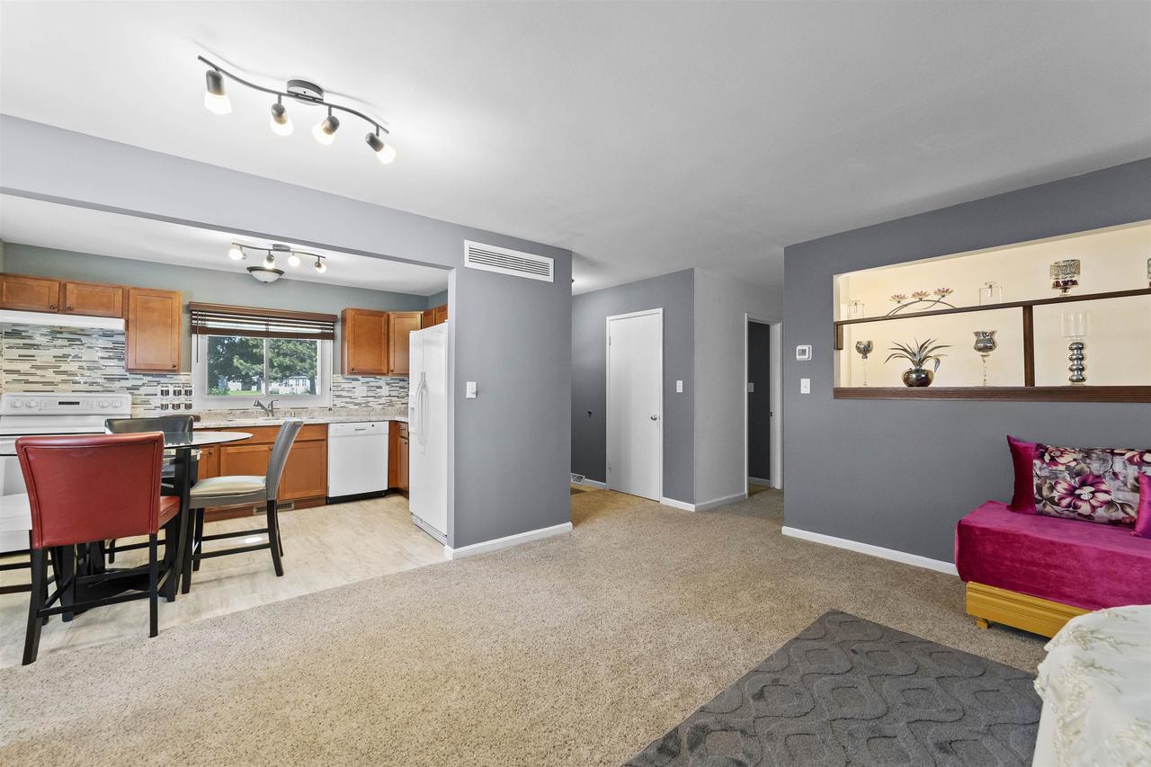 1013 Vandenburg St