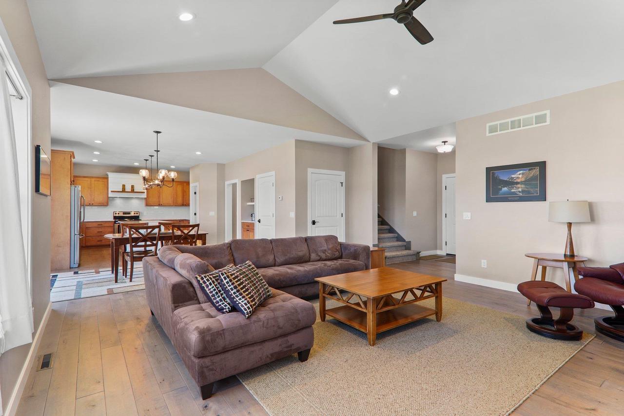 1104 Aldora Ln