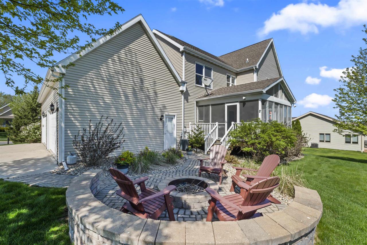 9205 Eaglewood Drive