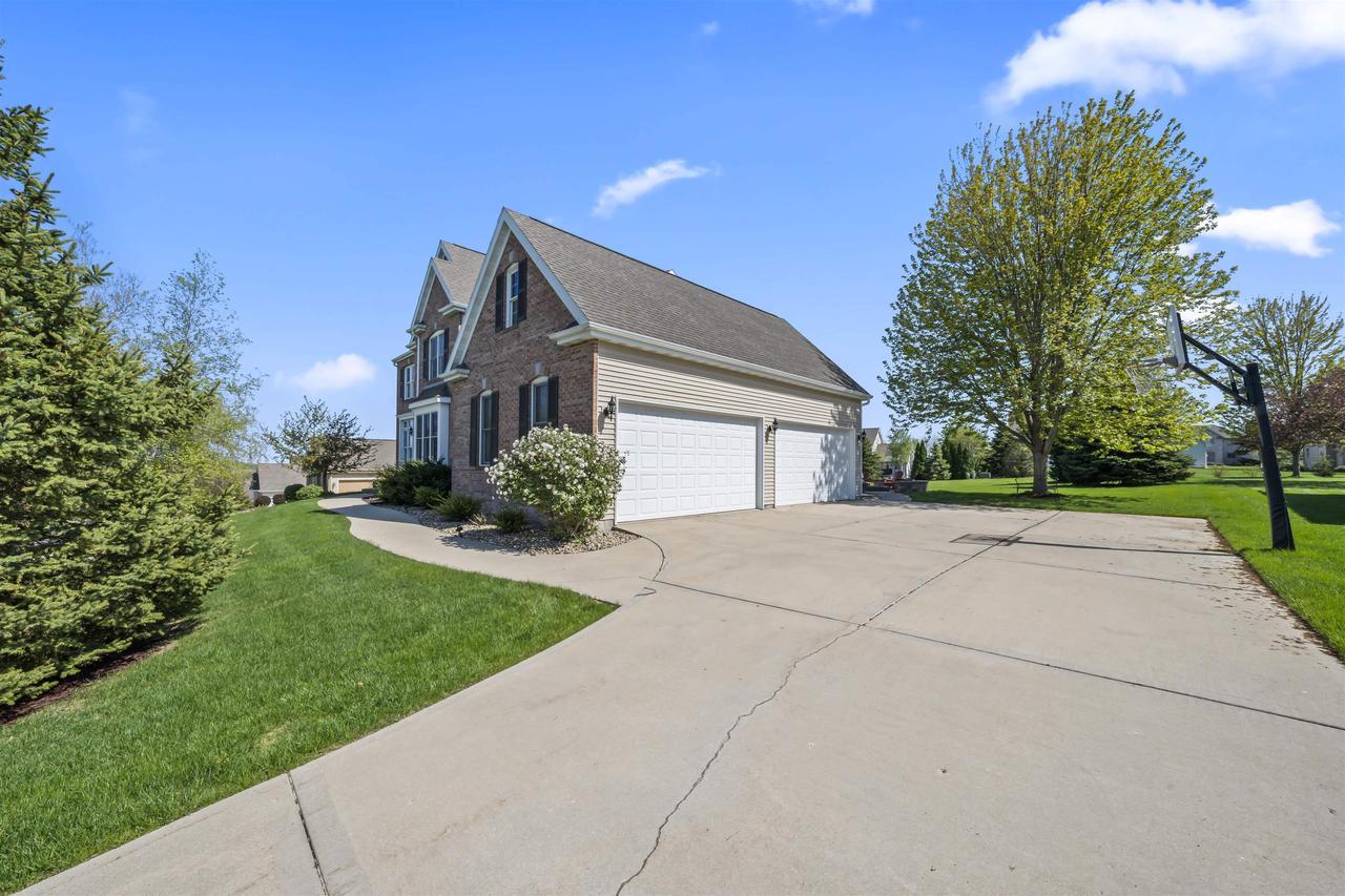 9205 Eaglewood Drive