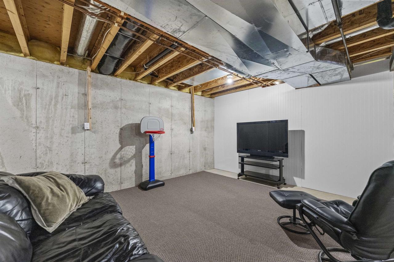 21 Black Stone Circle