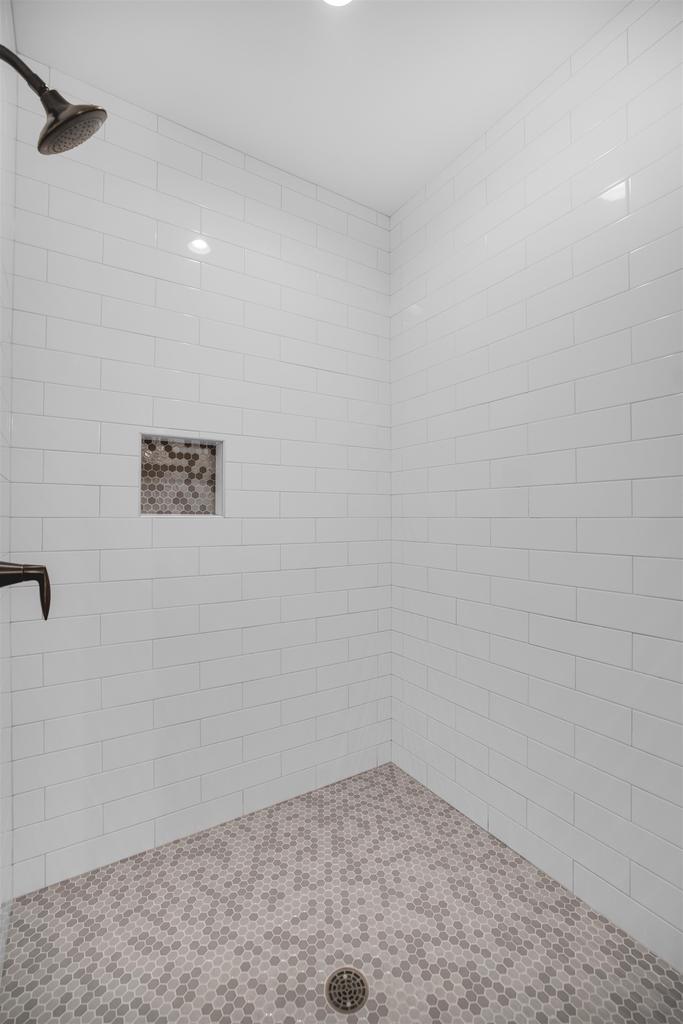 W7986 County Road B 3