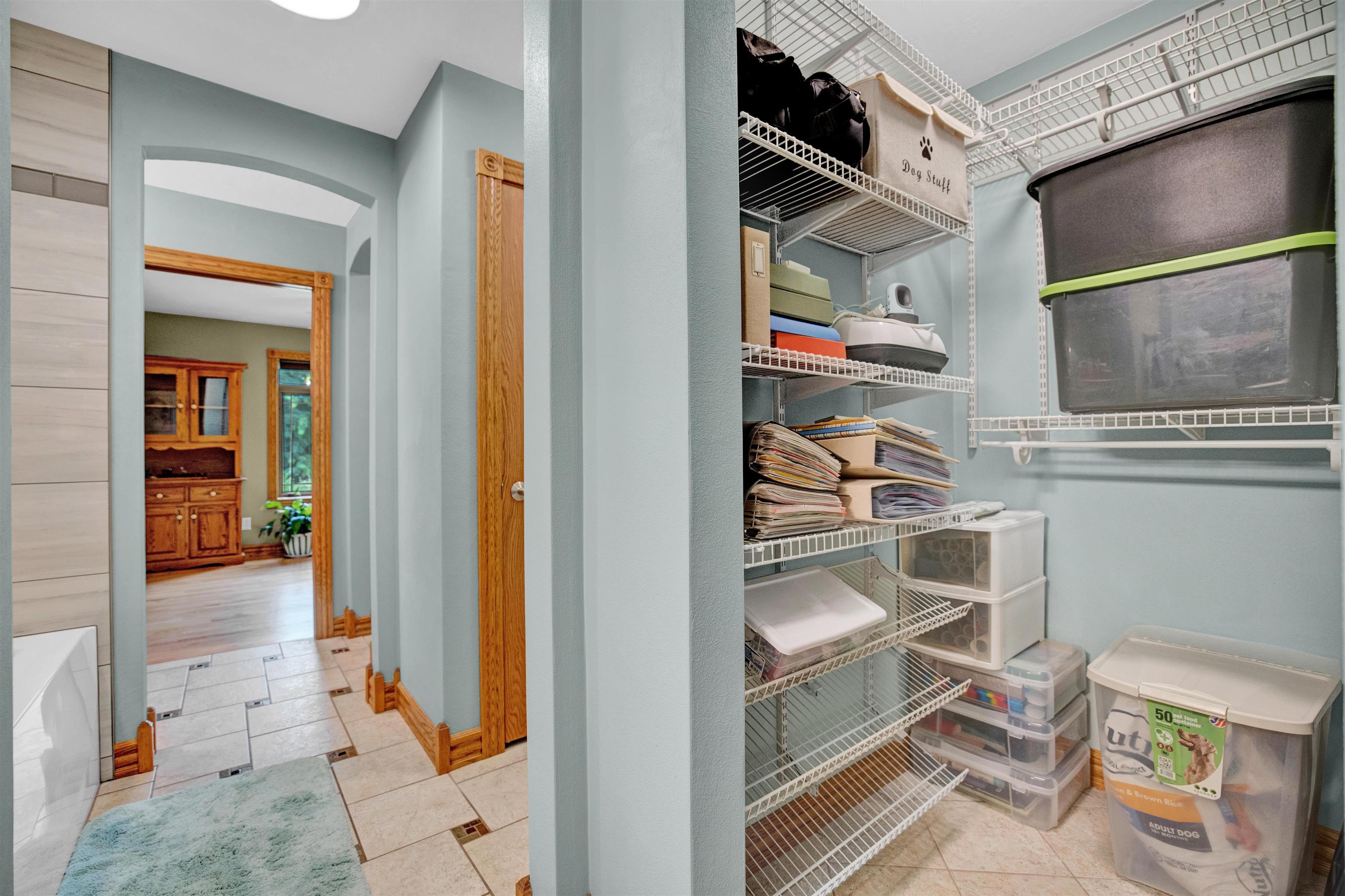 976 E Lakeside Drive