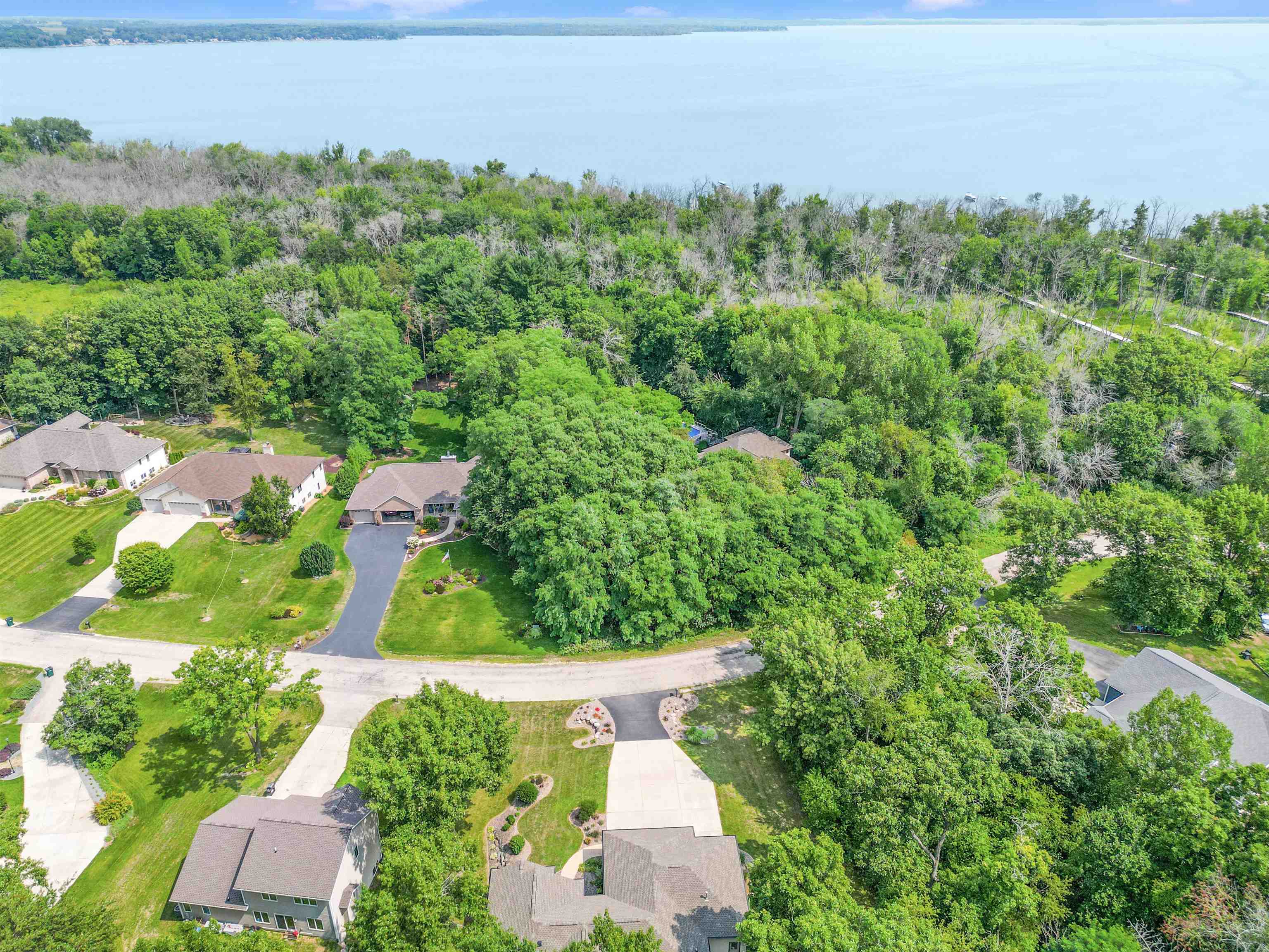 976 E Lakeside Drive