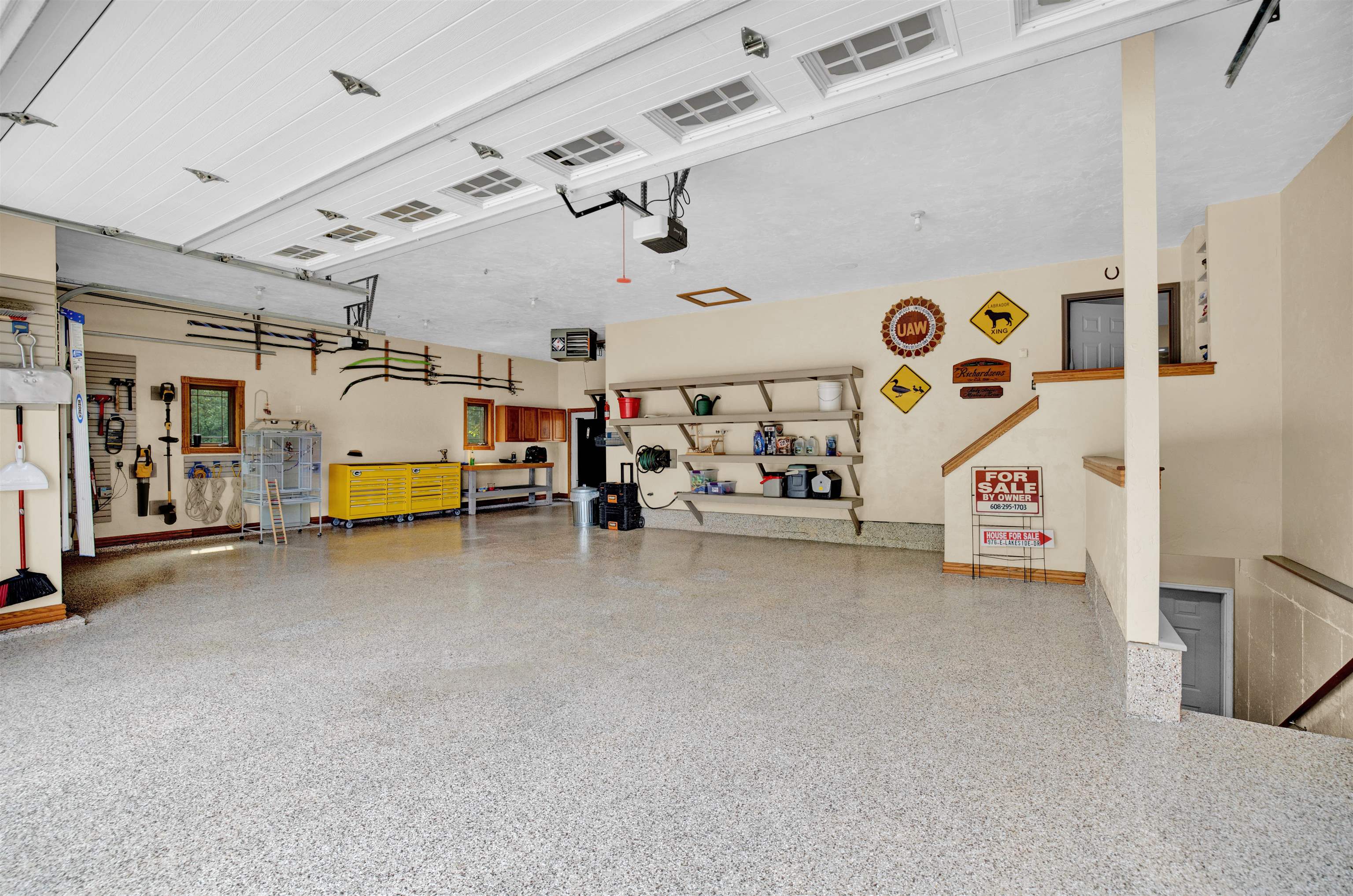 976 E Lakeside Drive