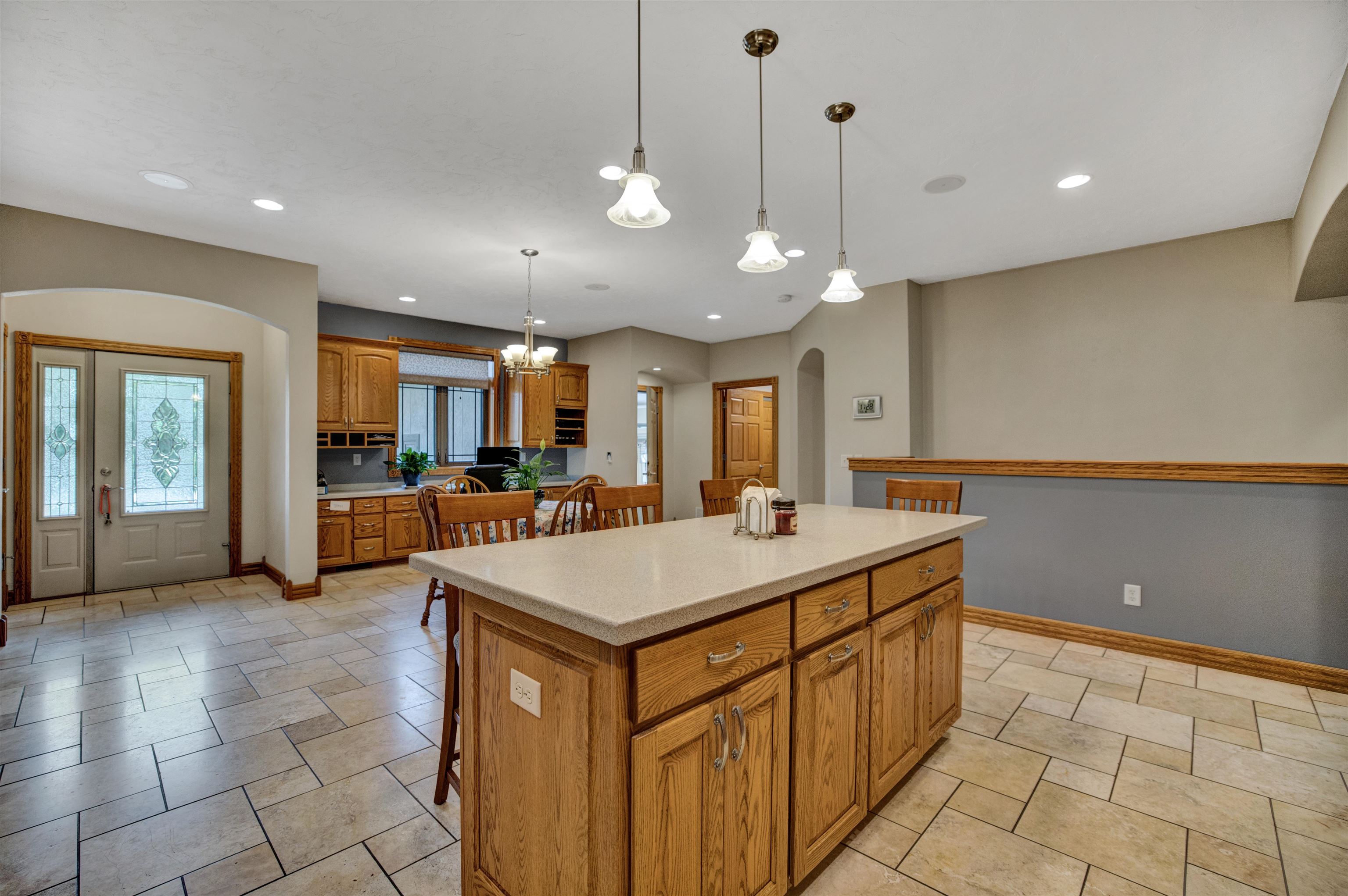 976 E Lakeside Drive