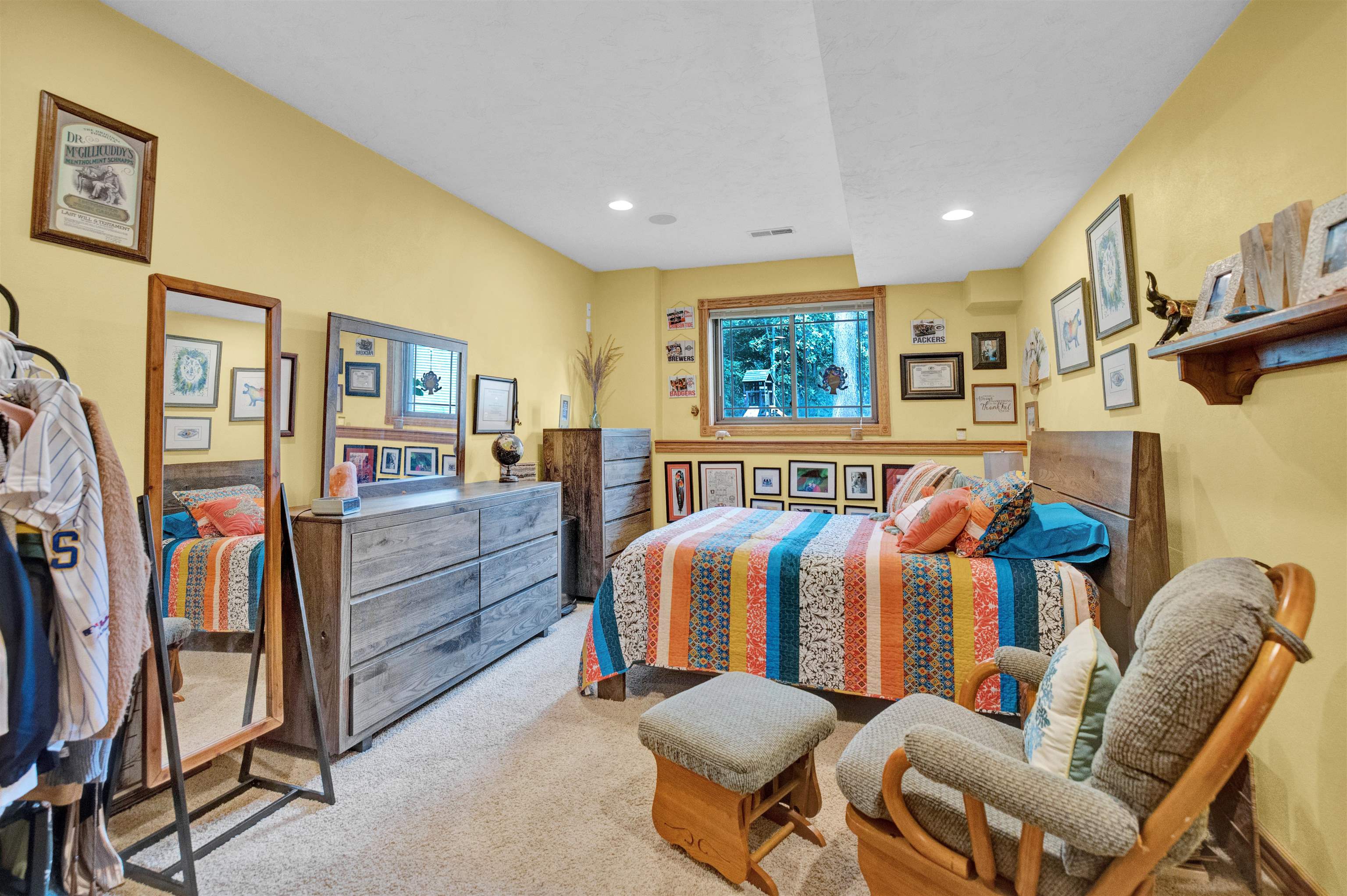 976 E Lakeside Drive