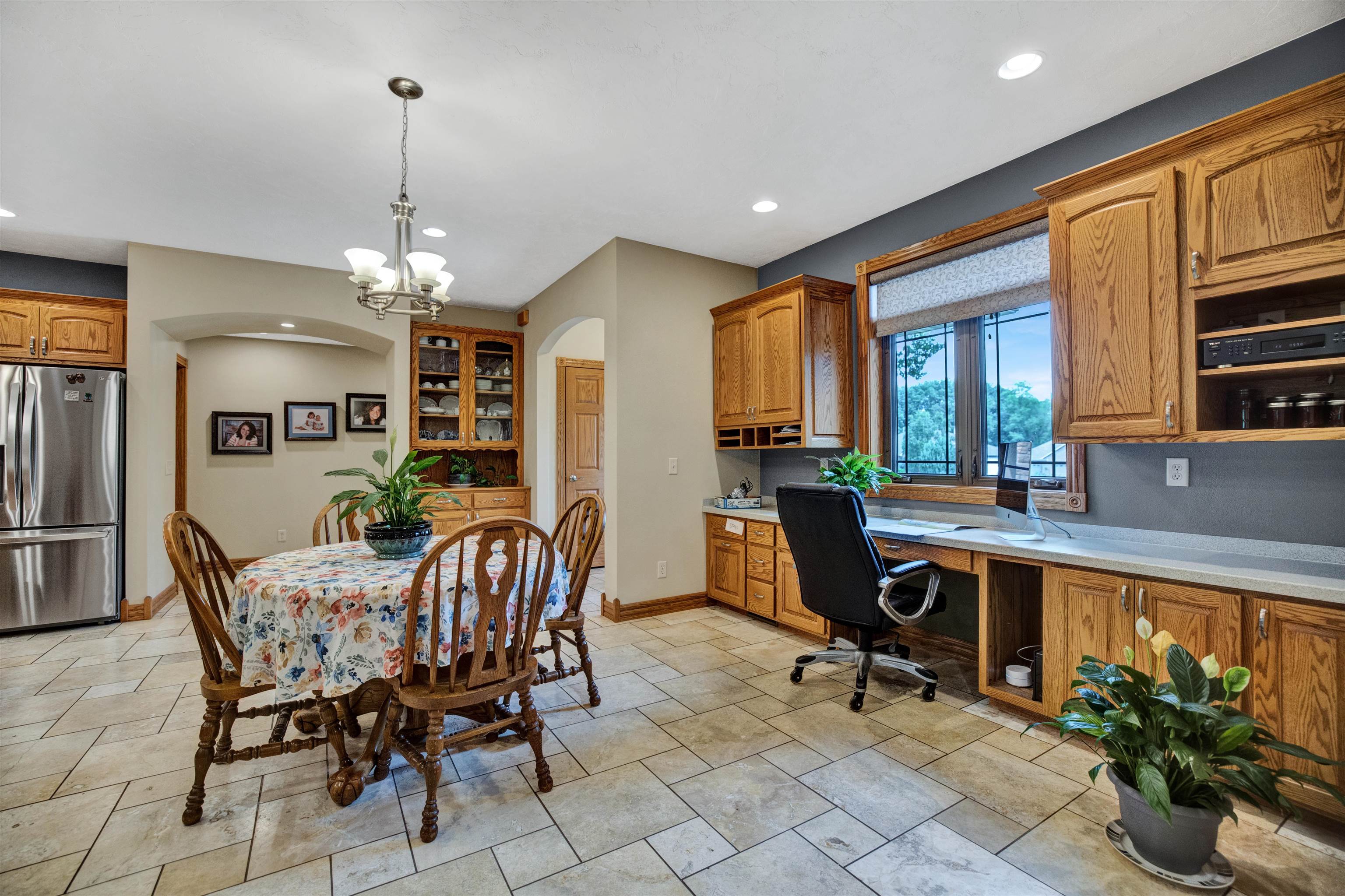 976 E Lakeside Drive