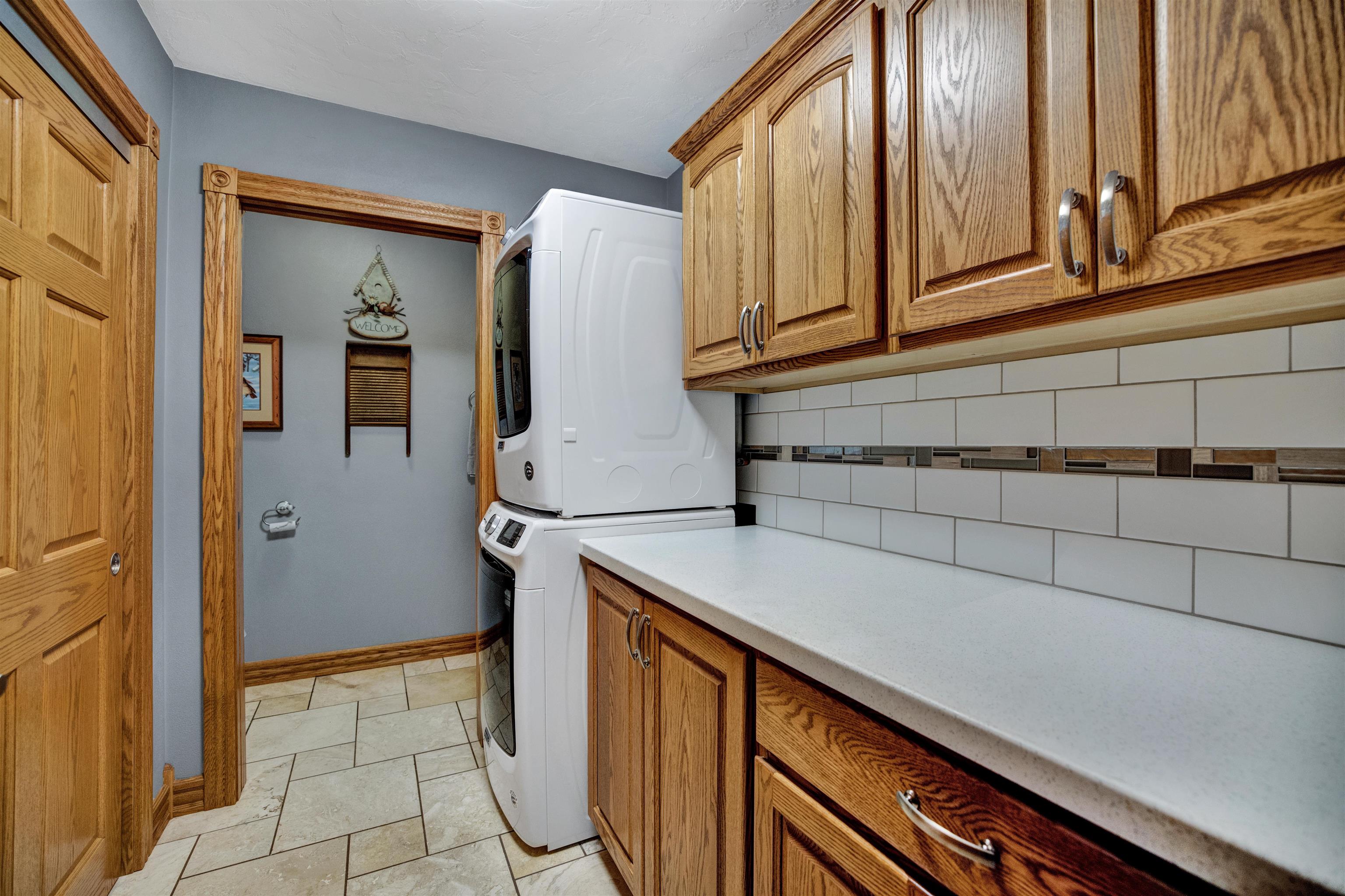 976 E Lakeside Drive