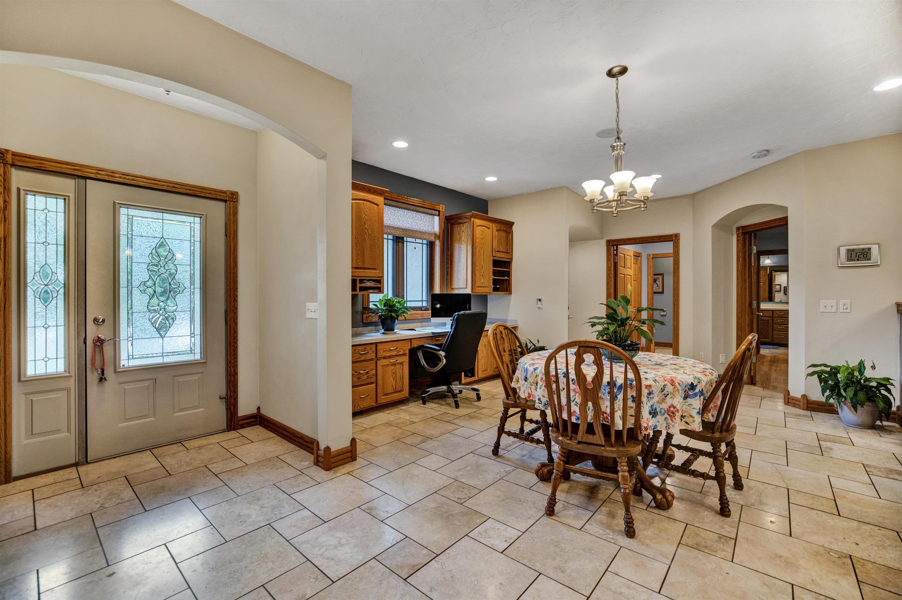 976 E Lakeside Drive