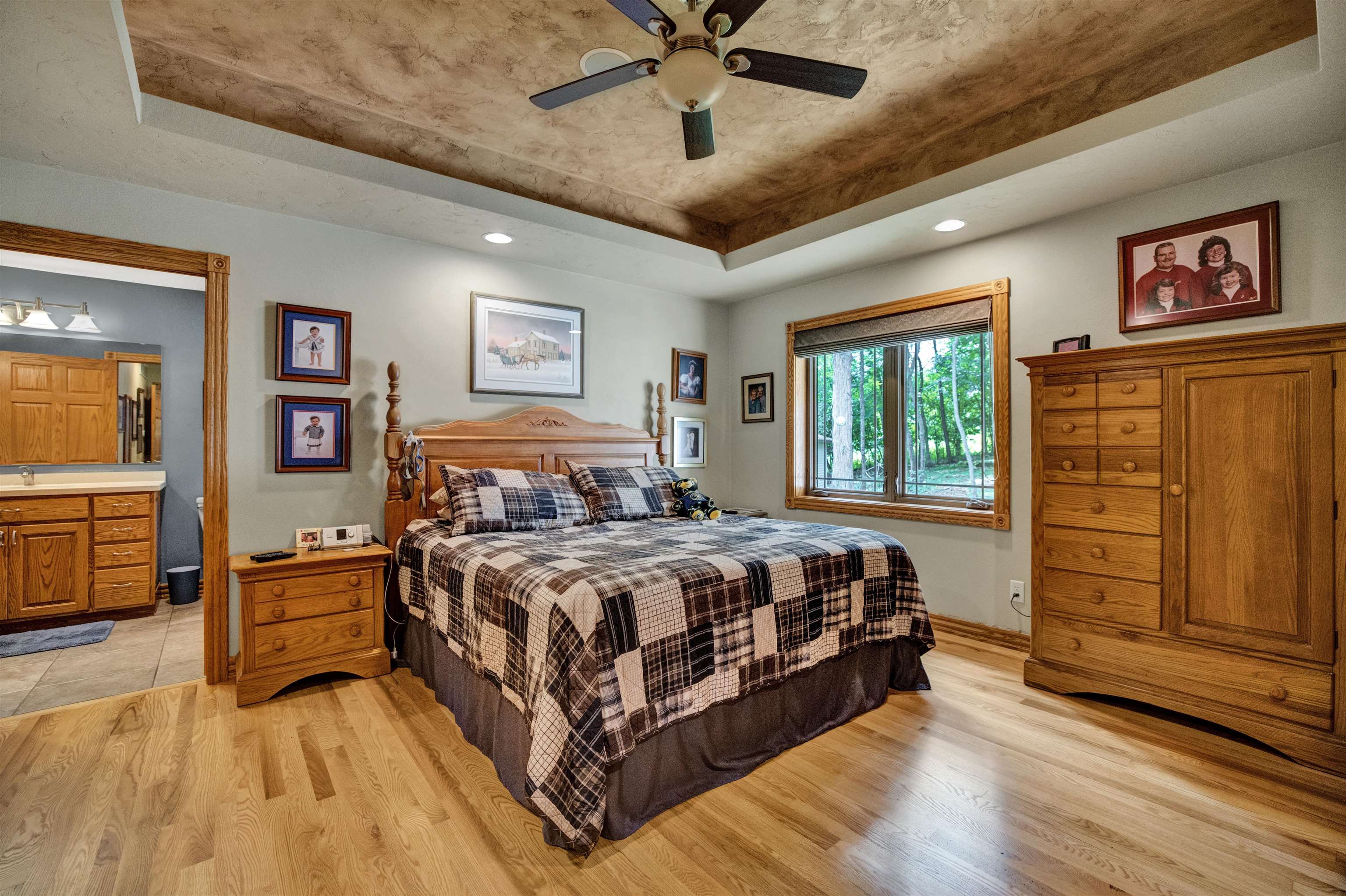 976 E Lakeside Drive