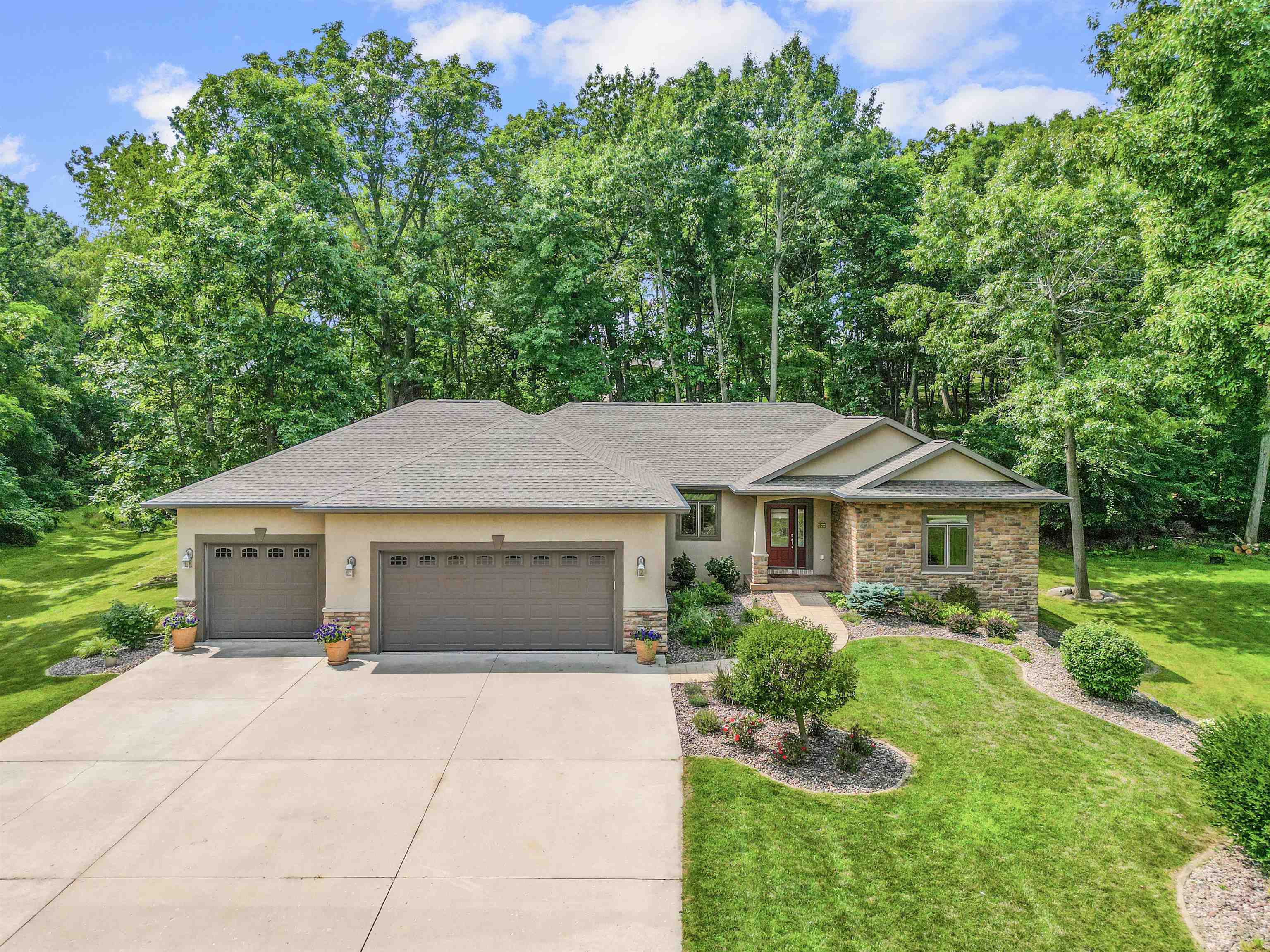 976 E Lakeside Drive