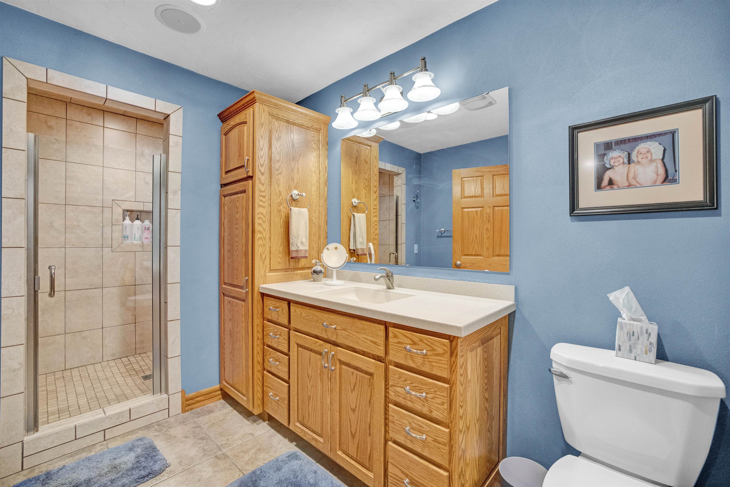 976 E Lakeside Drive