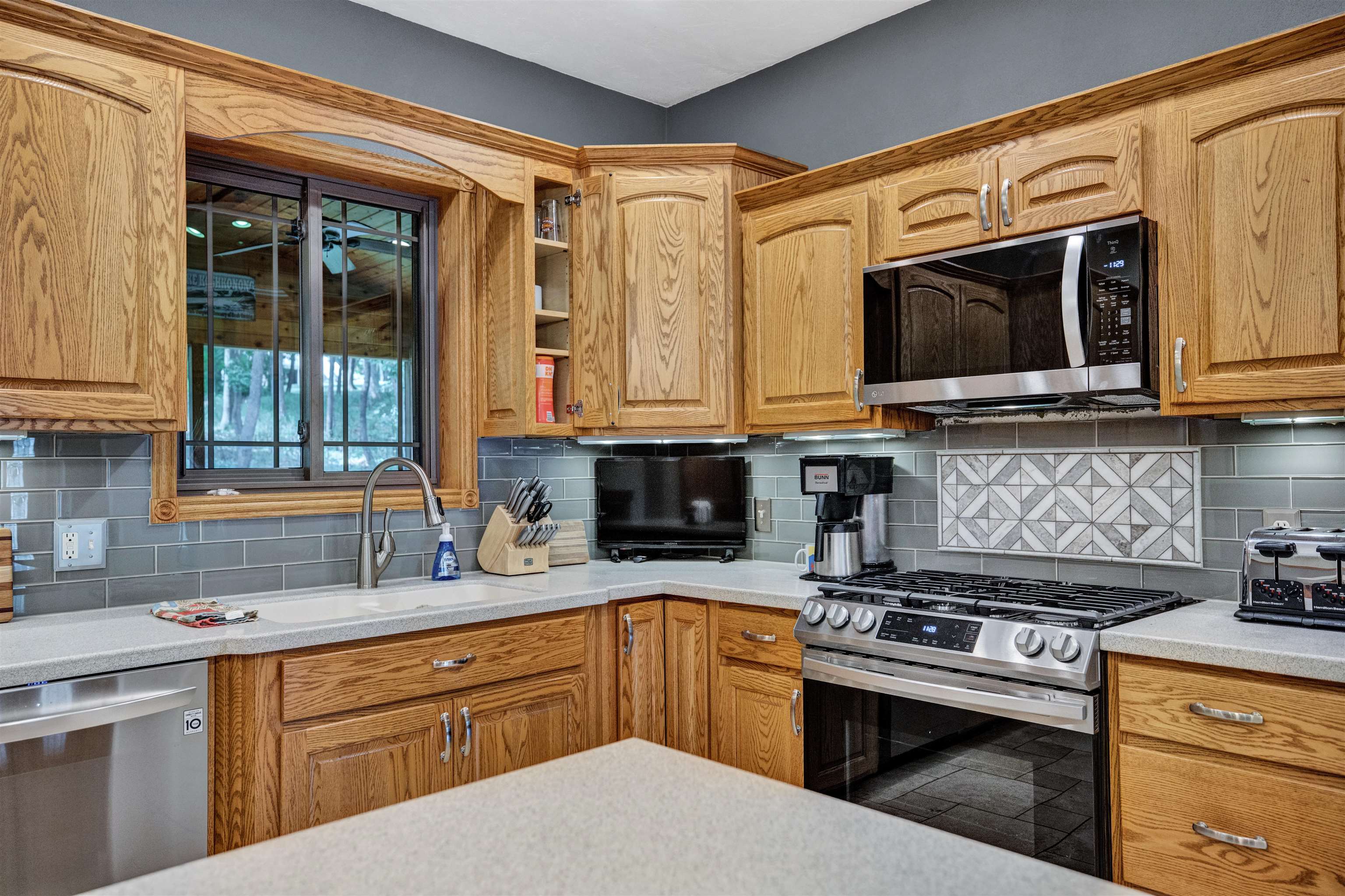 976 E Lakeside Drive