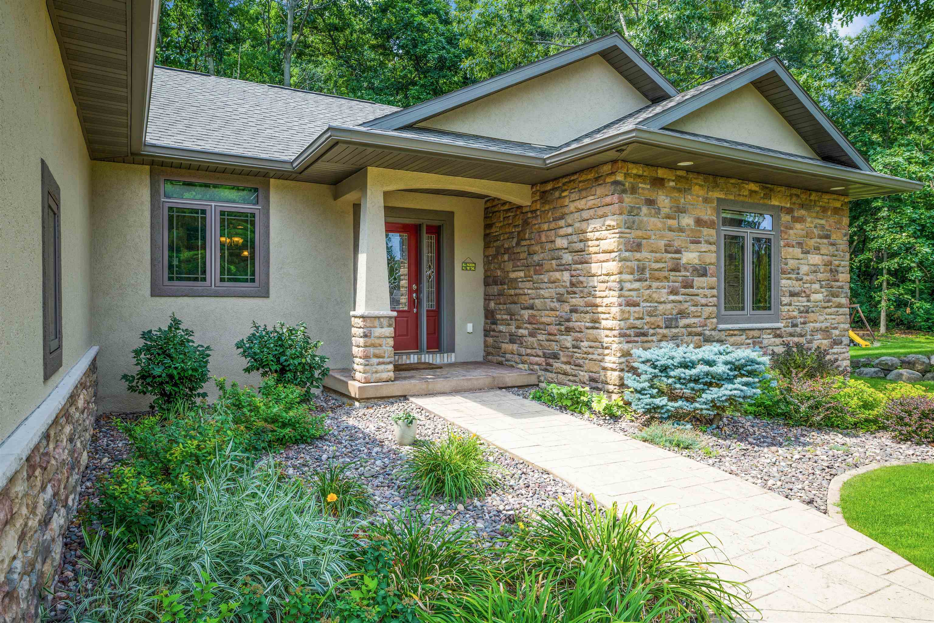 976 E Lakeside Drive