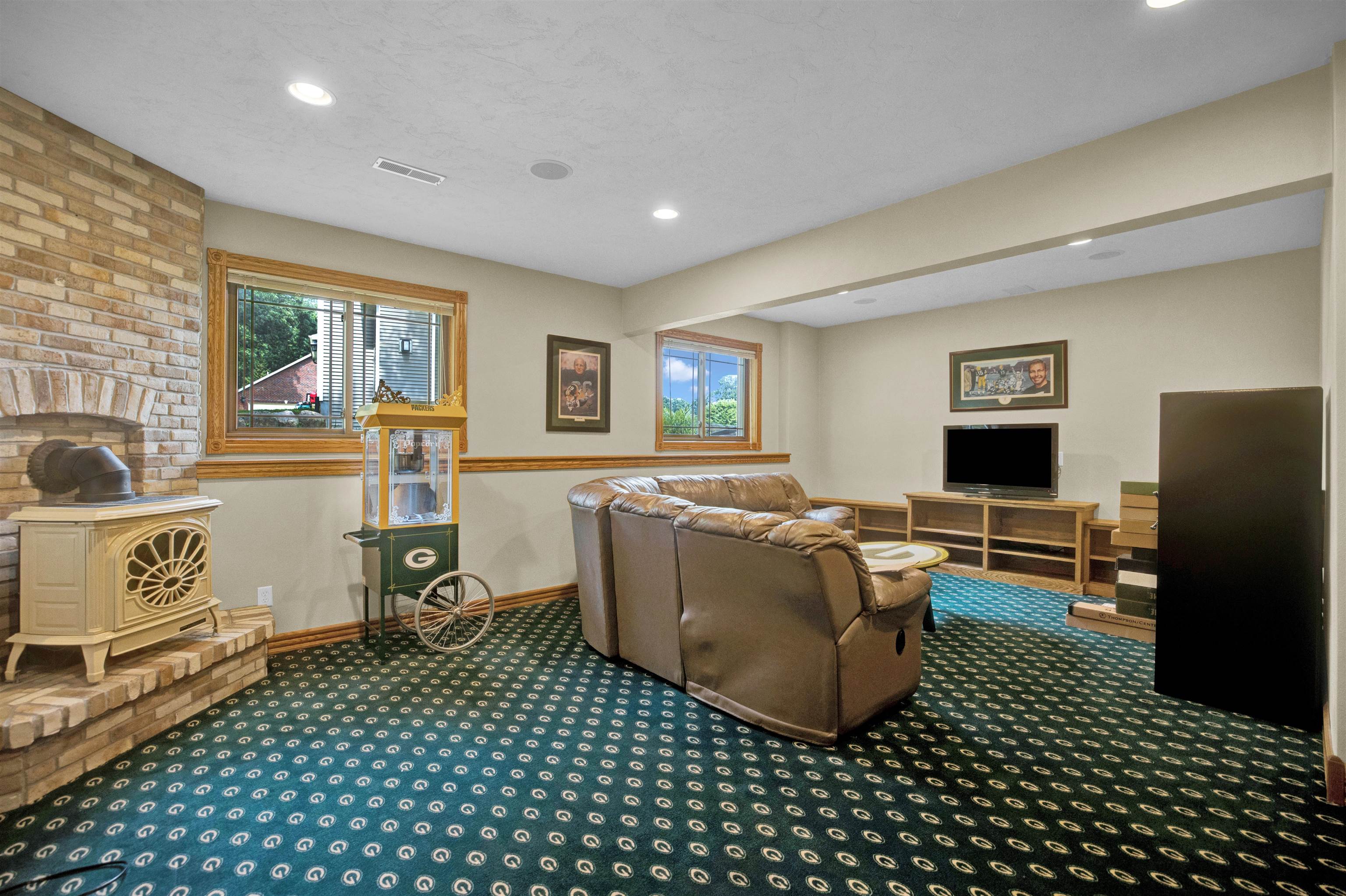 976 E Lakeside Drive