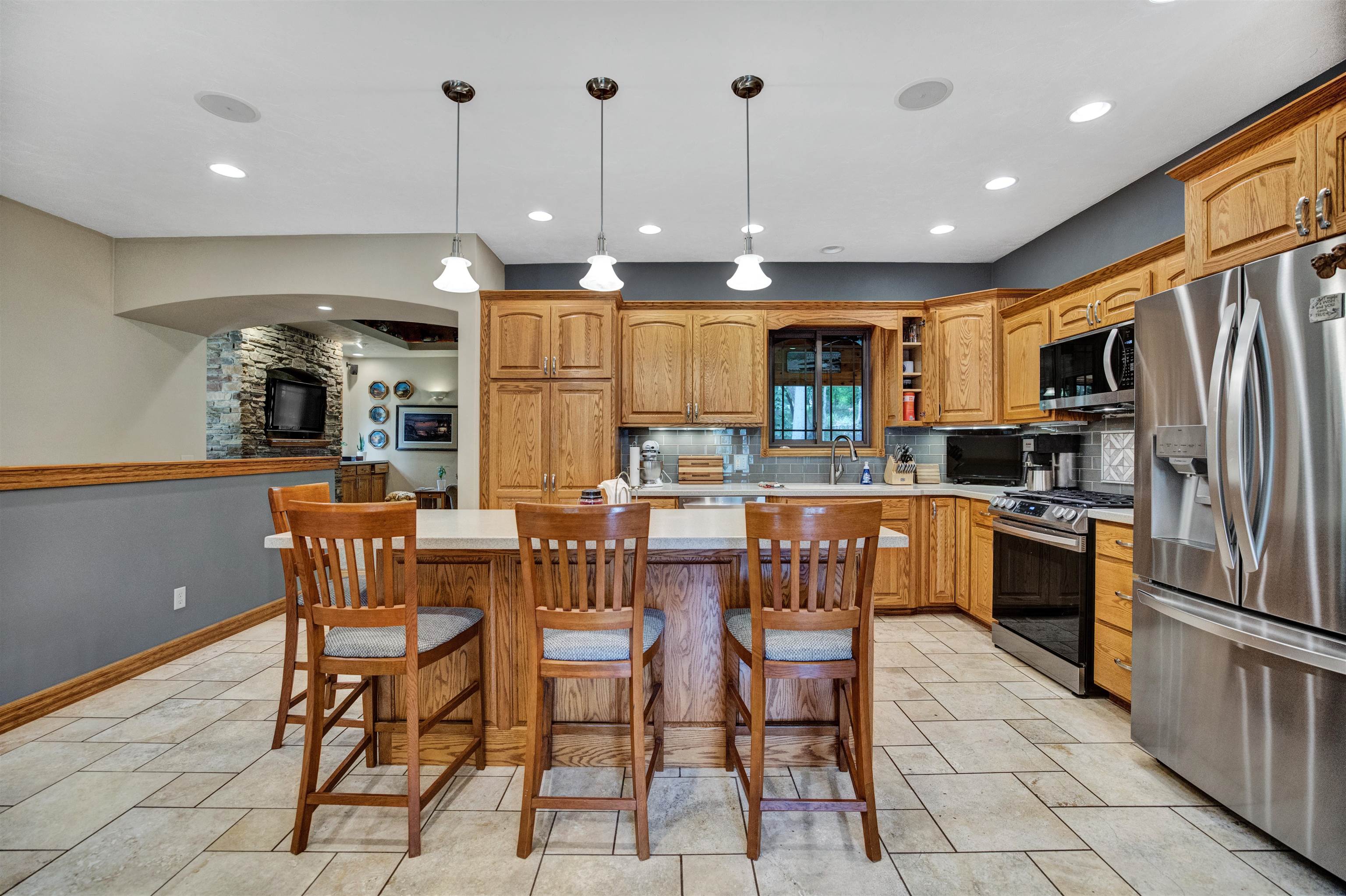 976 E Lakeside Drive