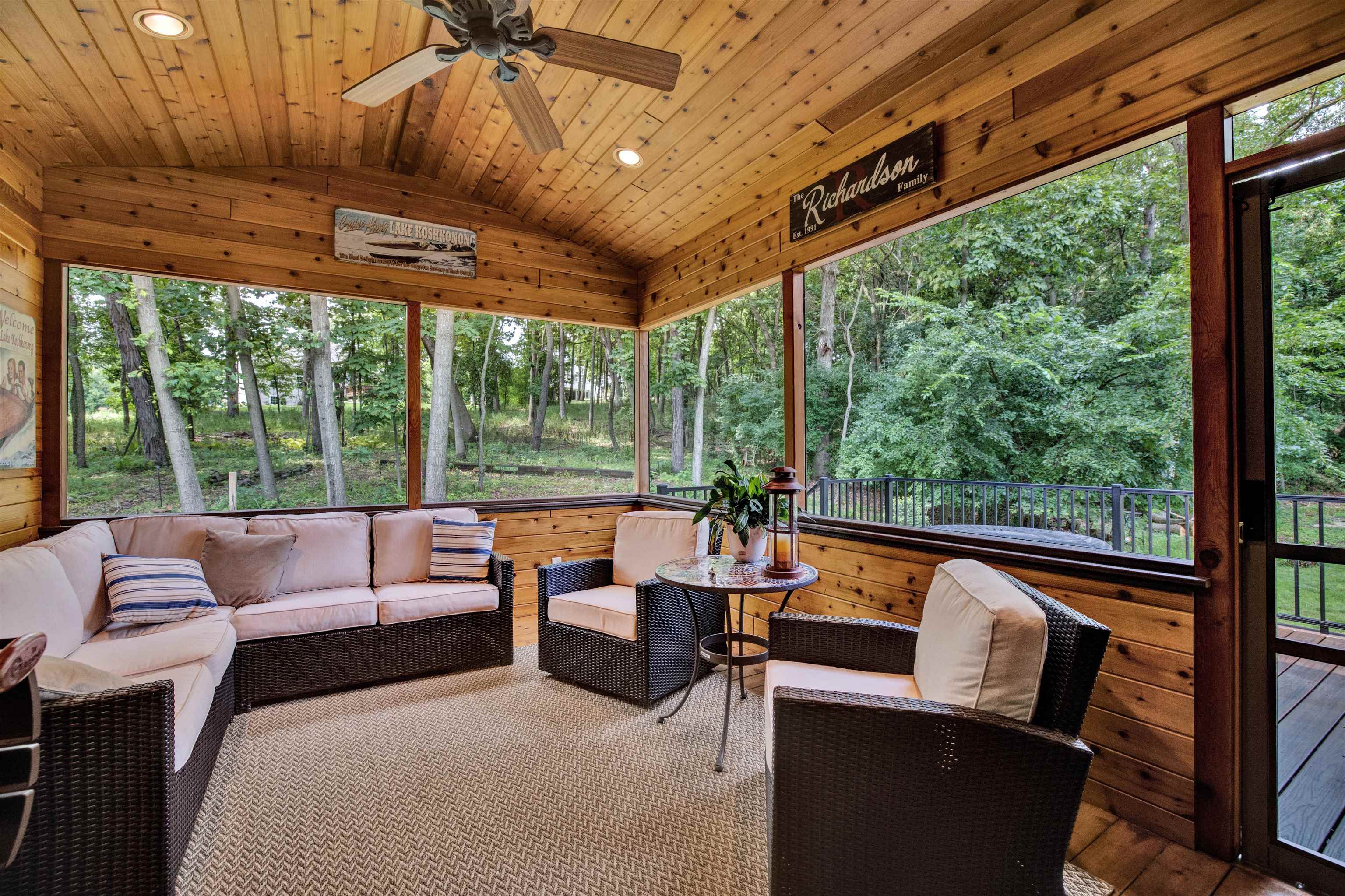 976 E Lakeside Drive