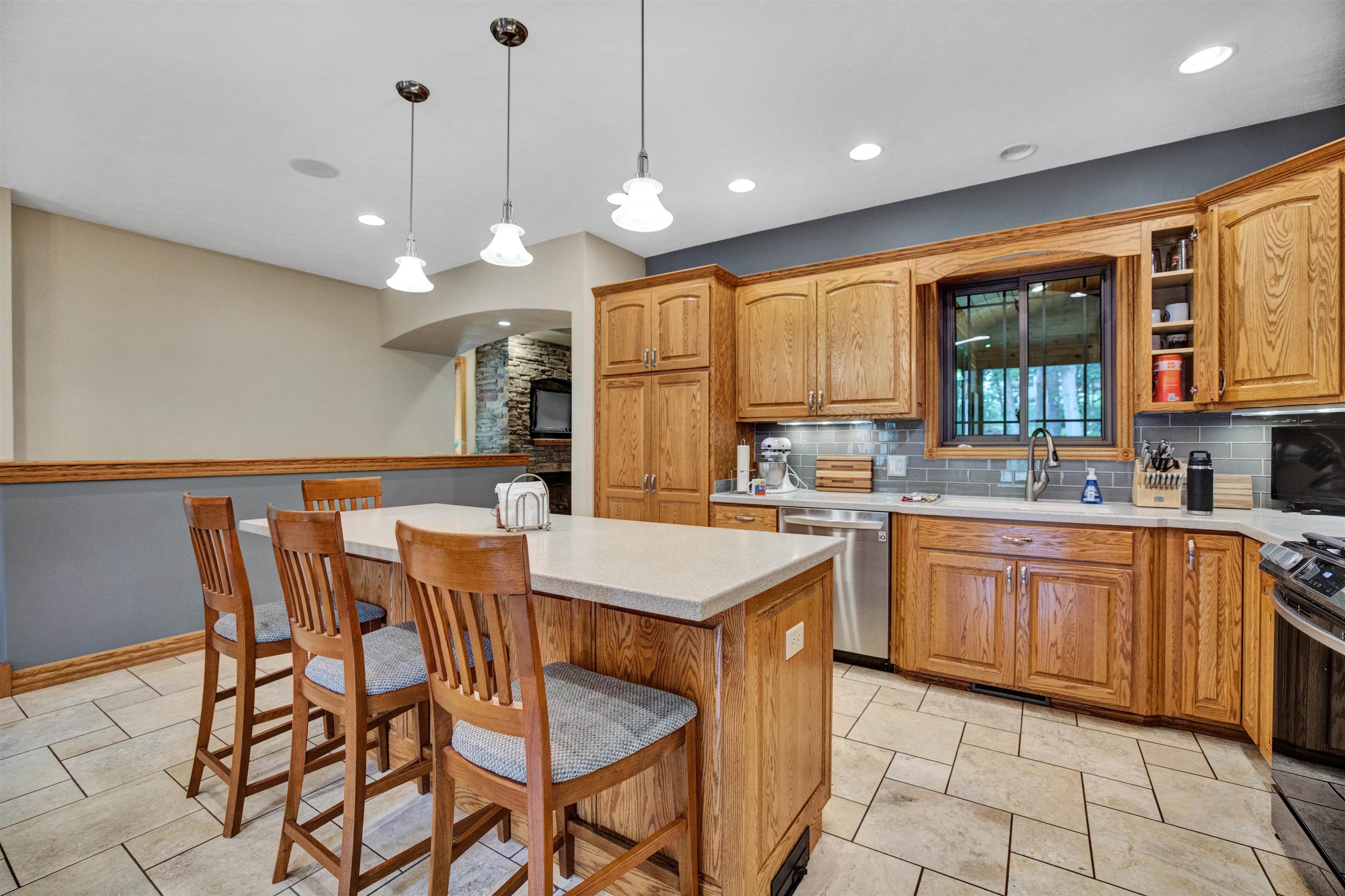 976 E Lakeside Drive