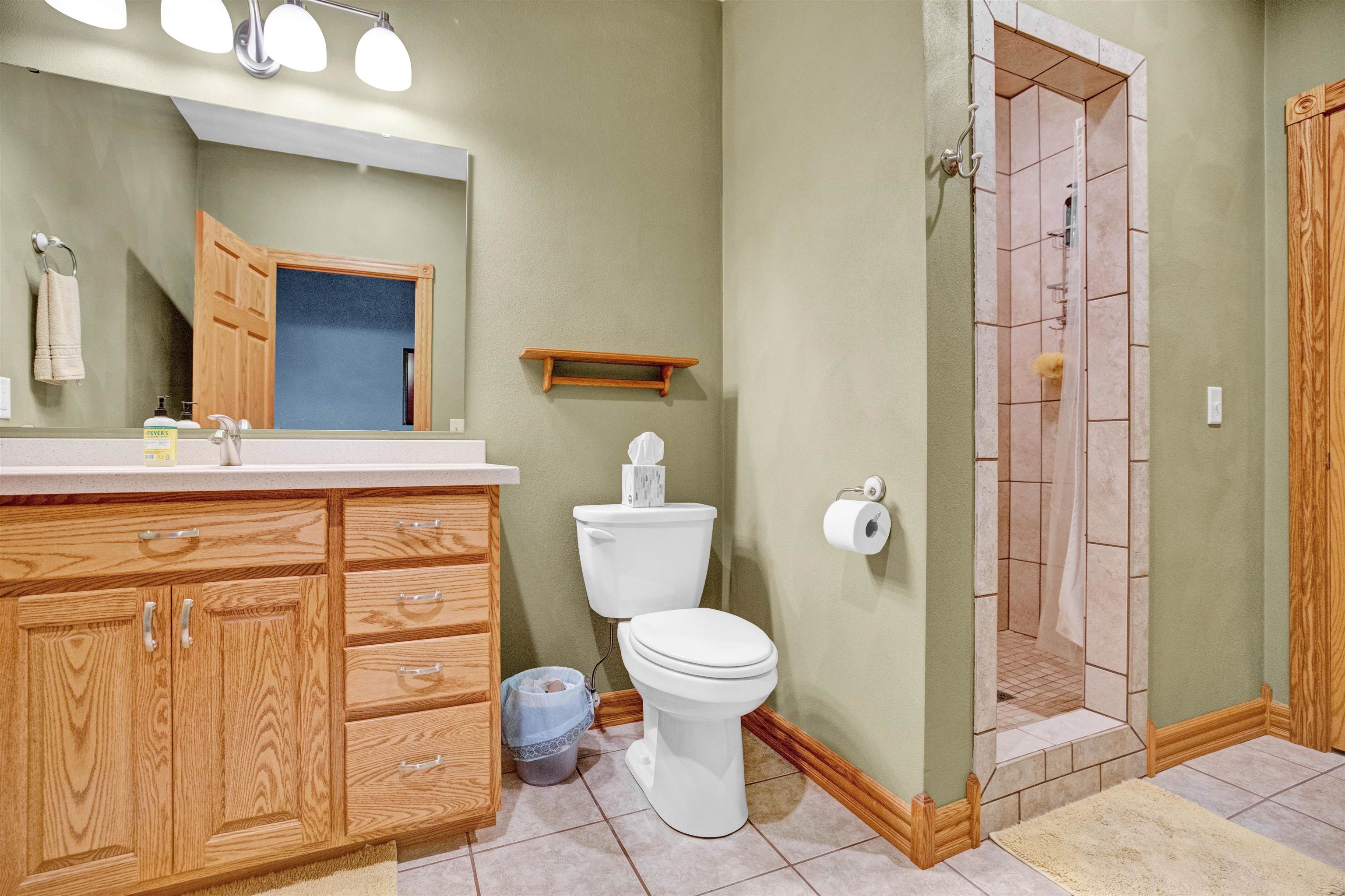 976 E Lakeside Drive