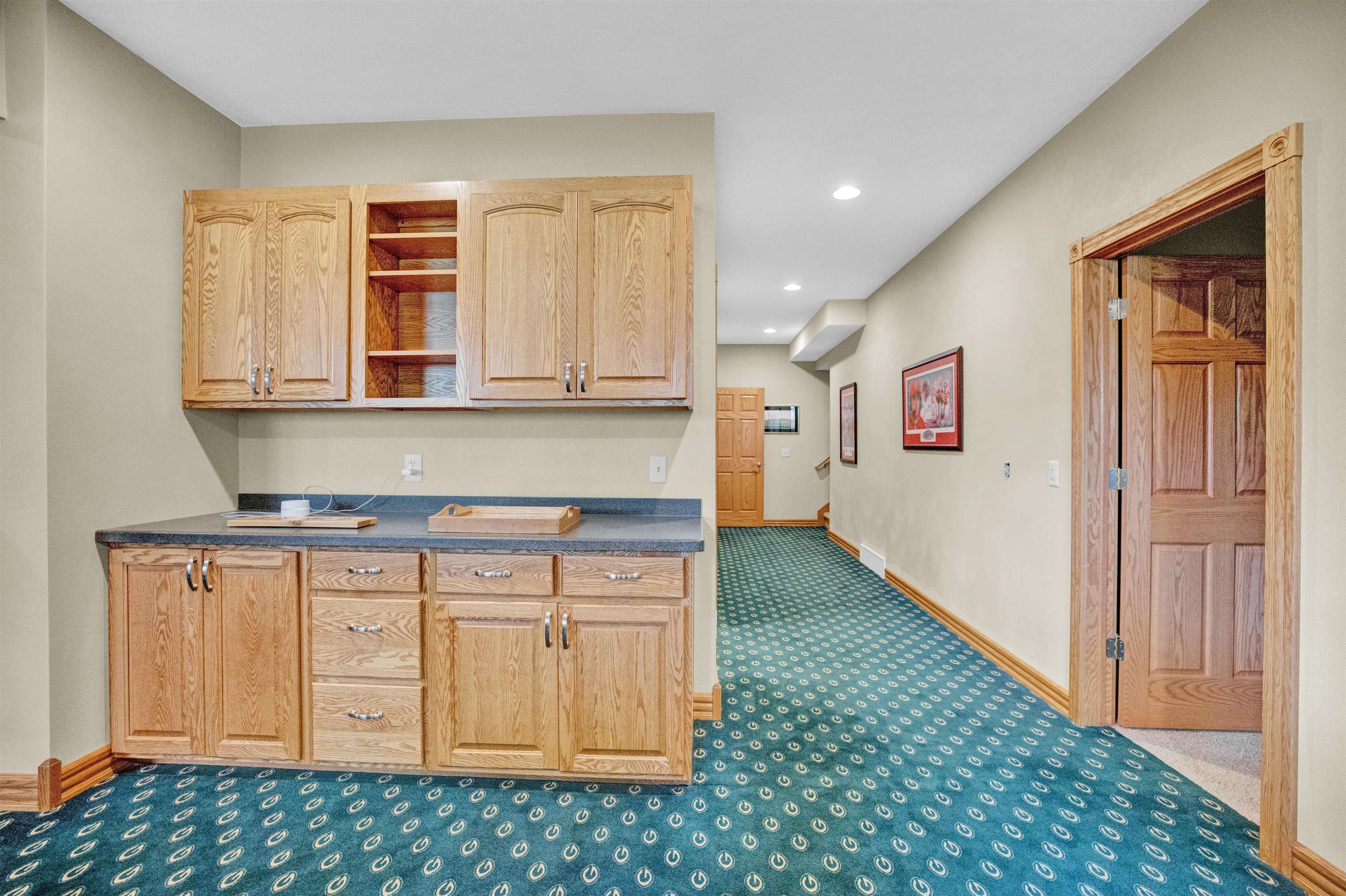 976 E Lakeside Drive