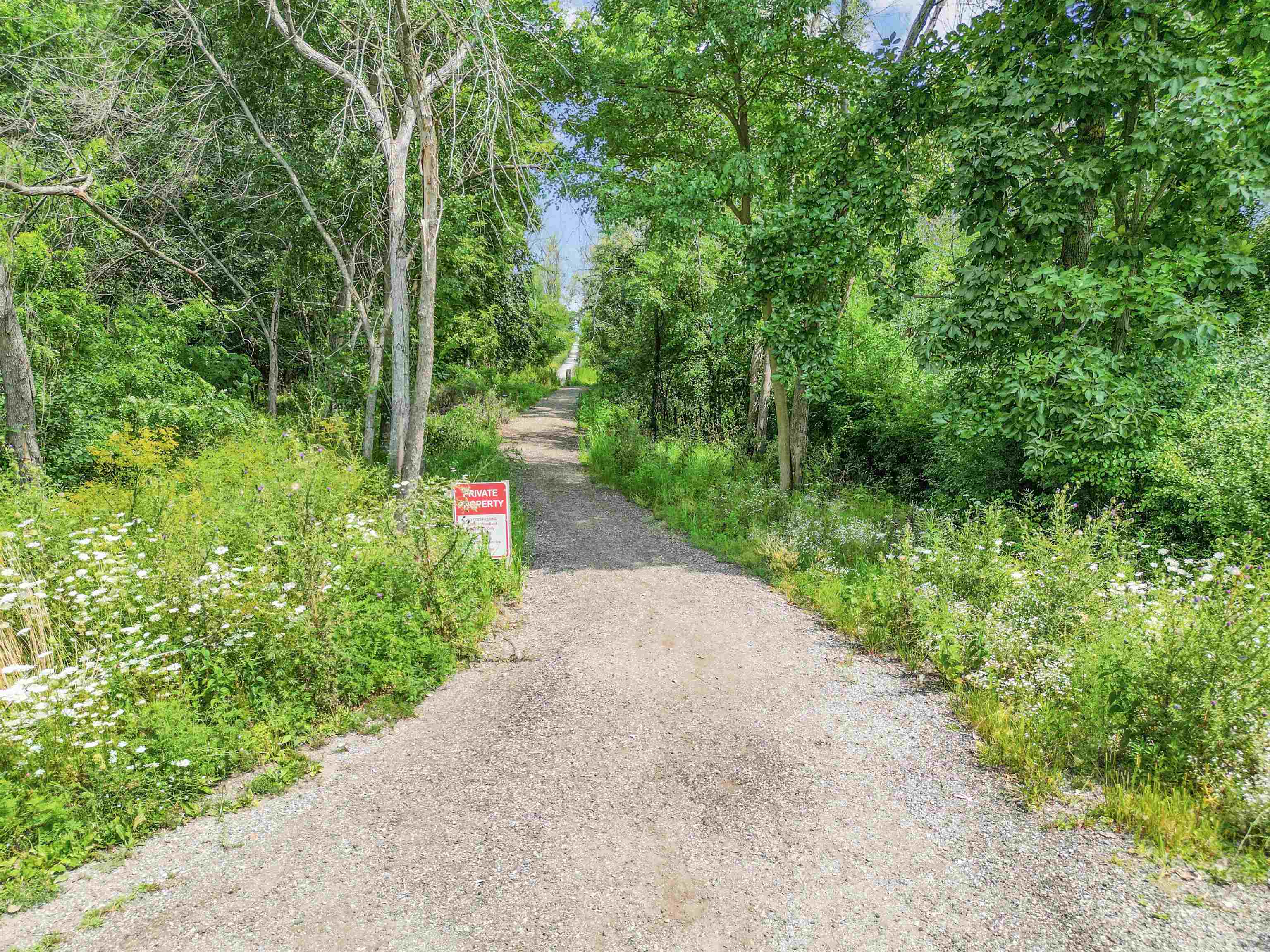 976 E Lakeside Drive