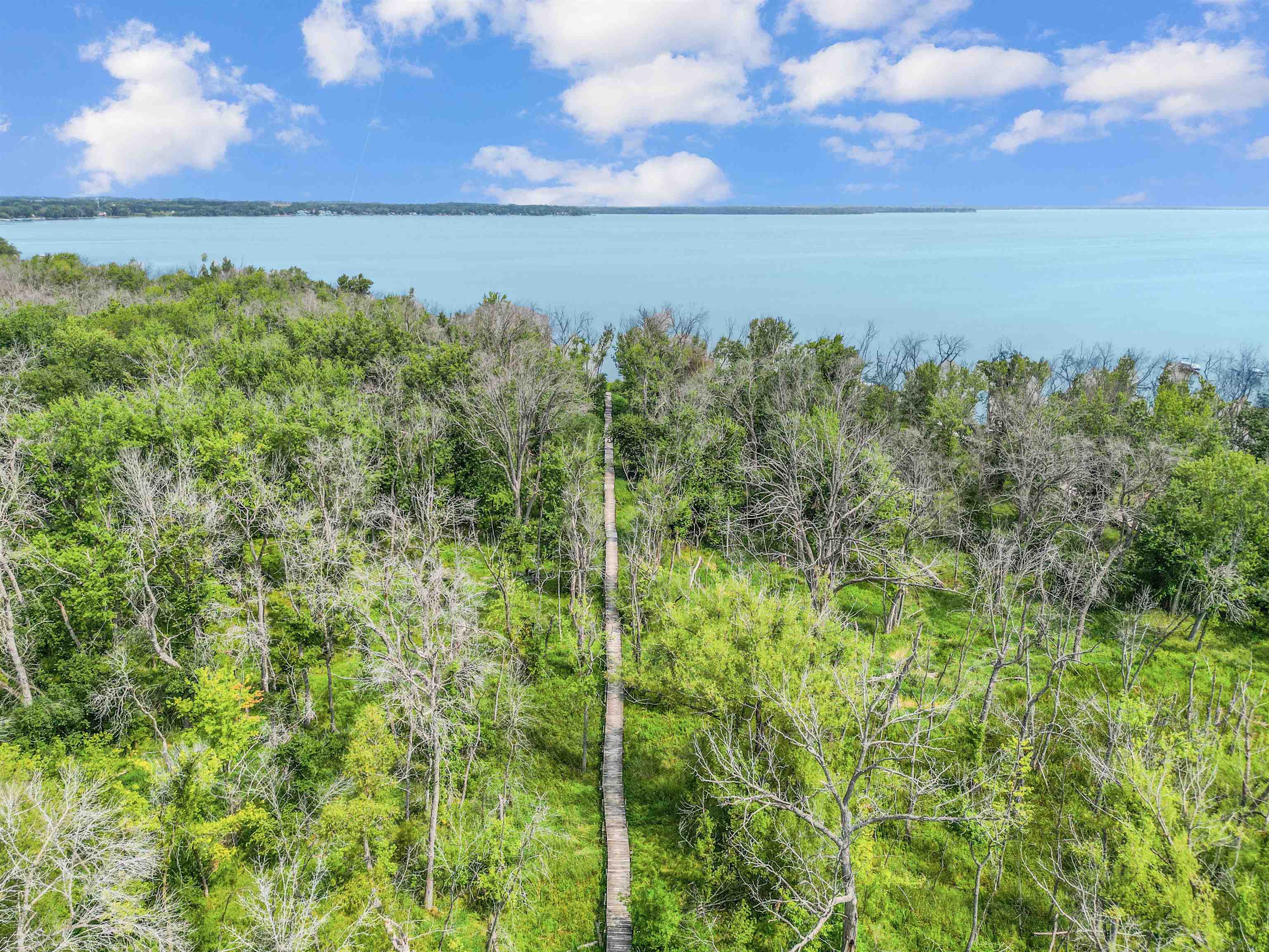 976 E Lakeside Drive