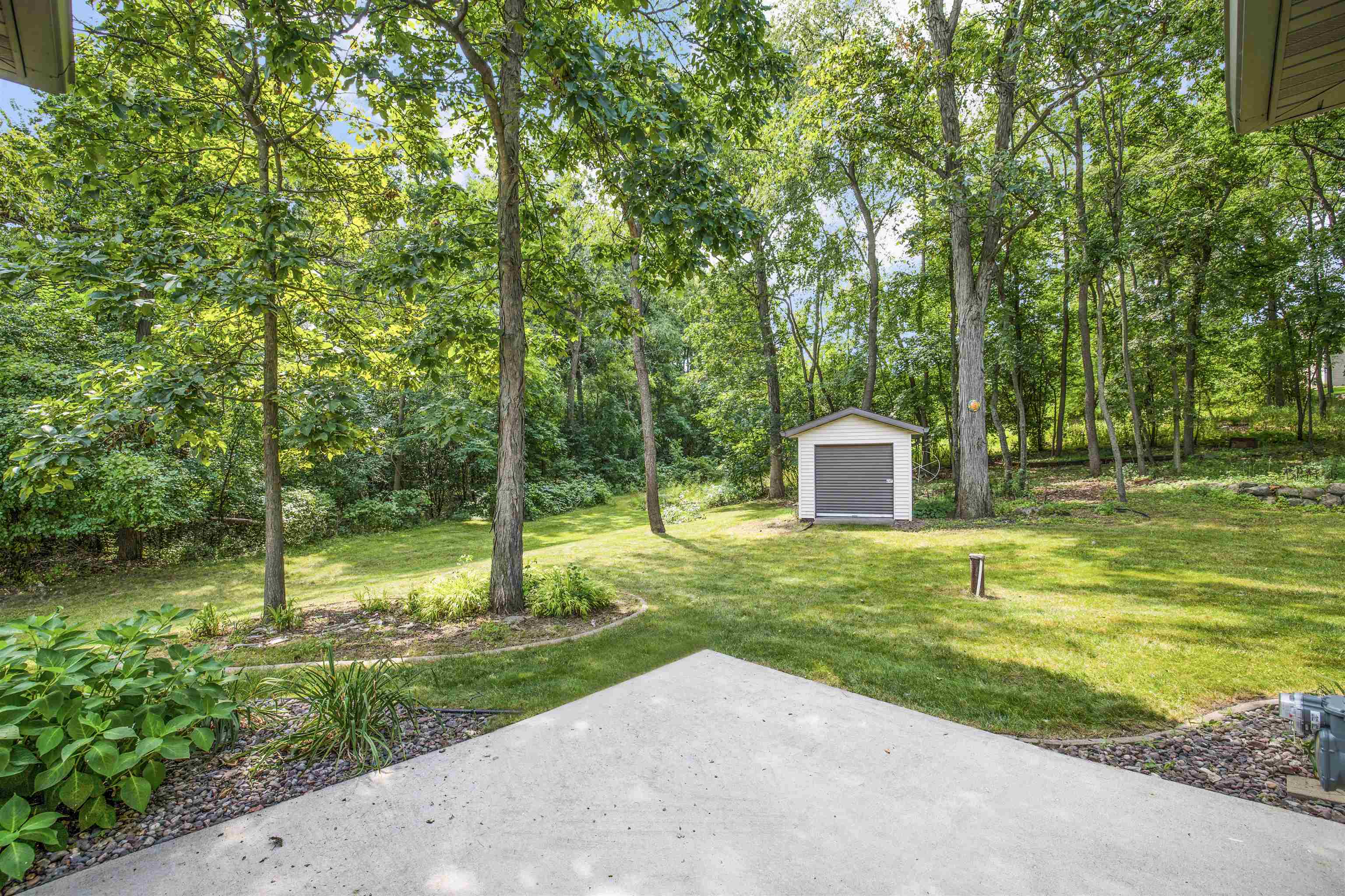 976 E Lakeside Drive