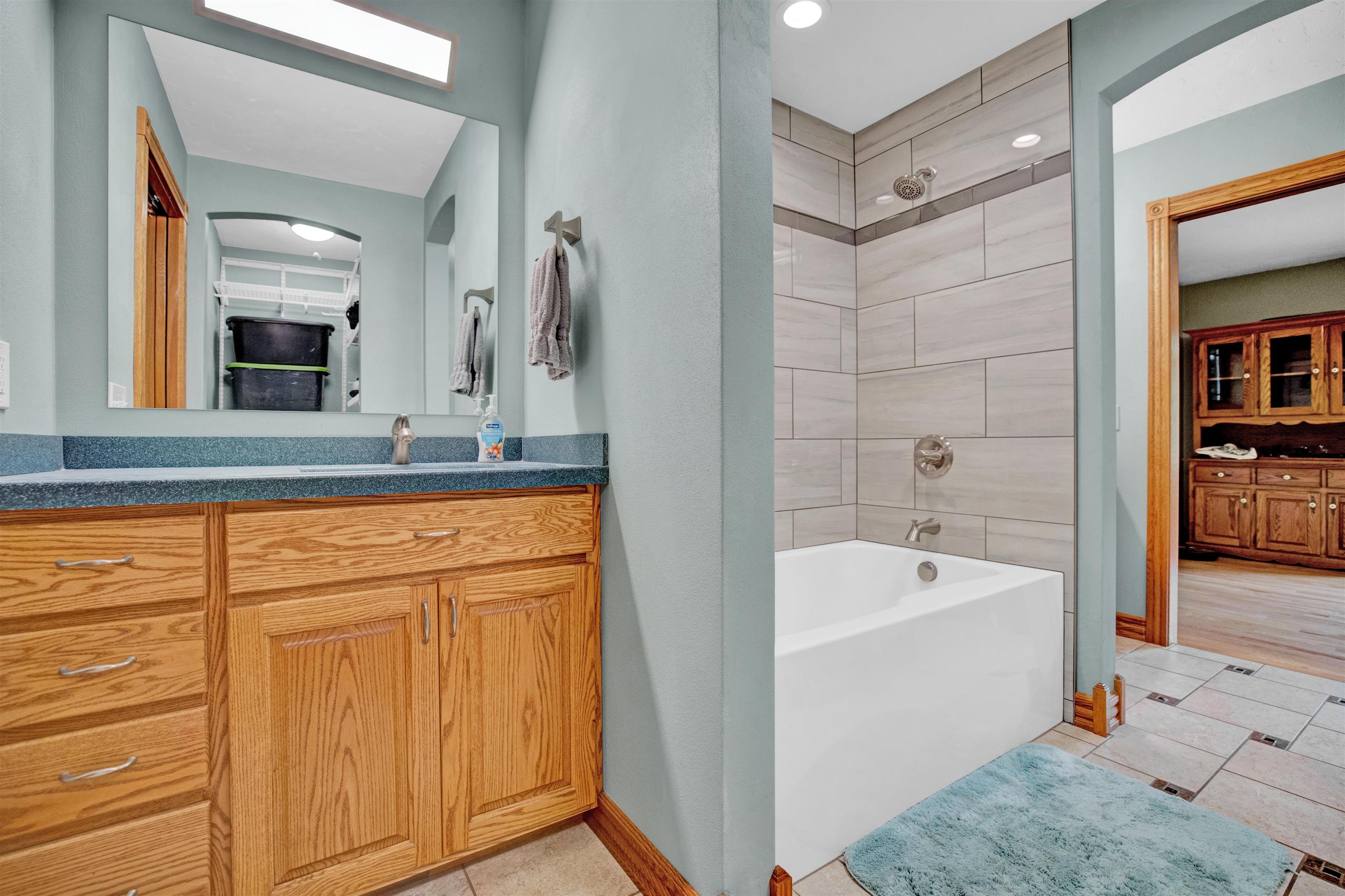 976 E Lakeside Drive