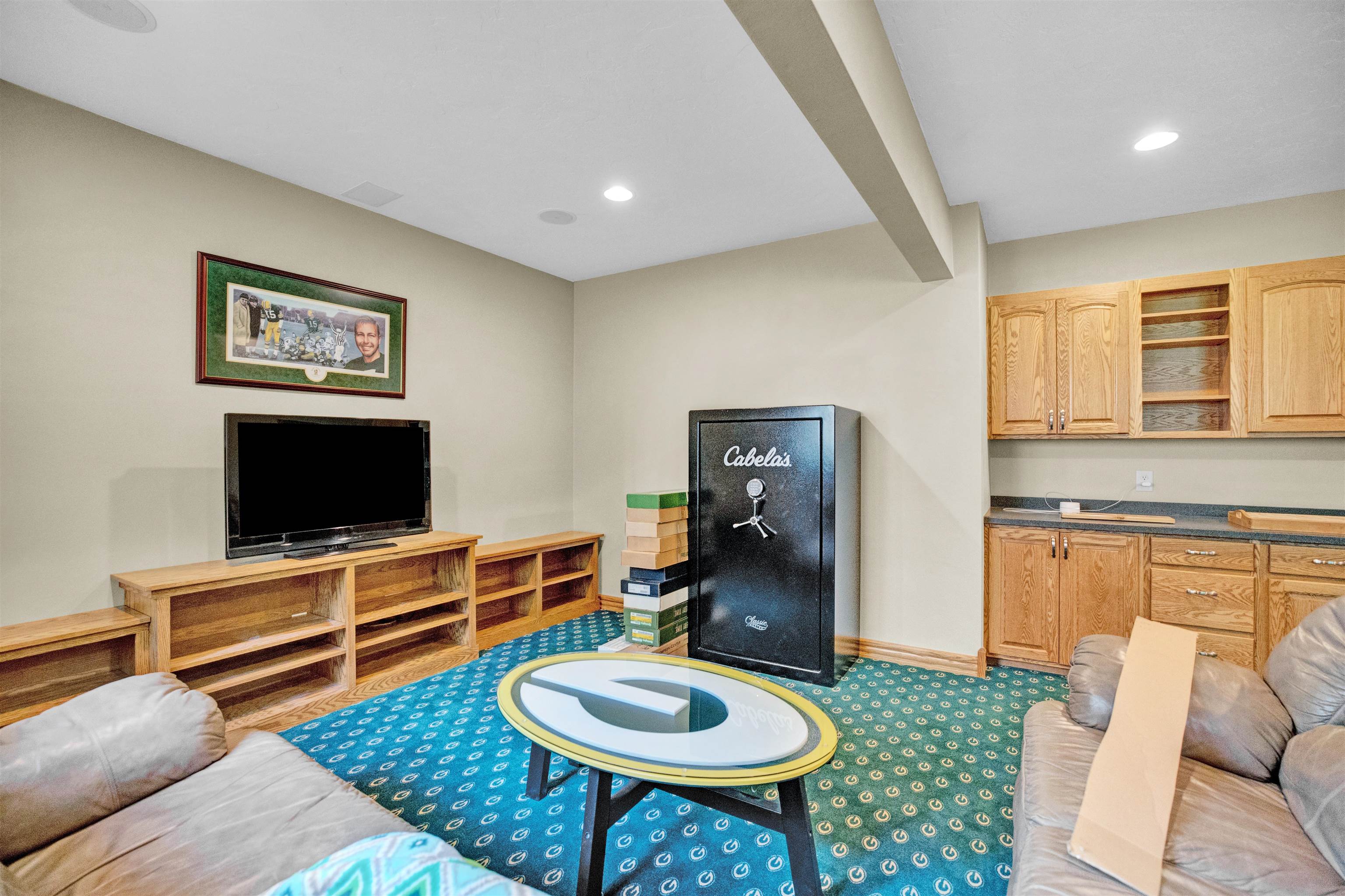 976 E Lakeside Drive