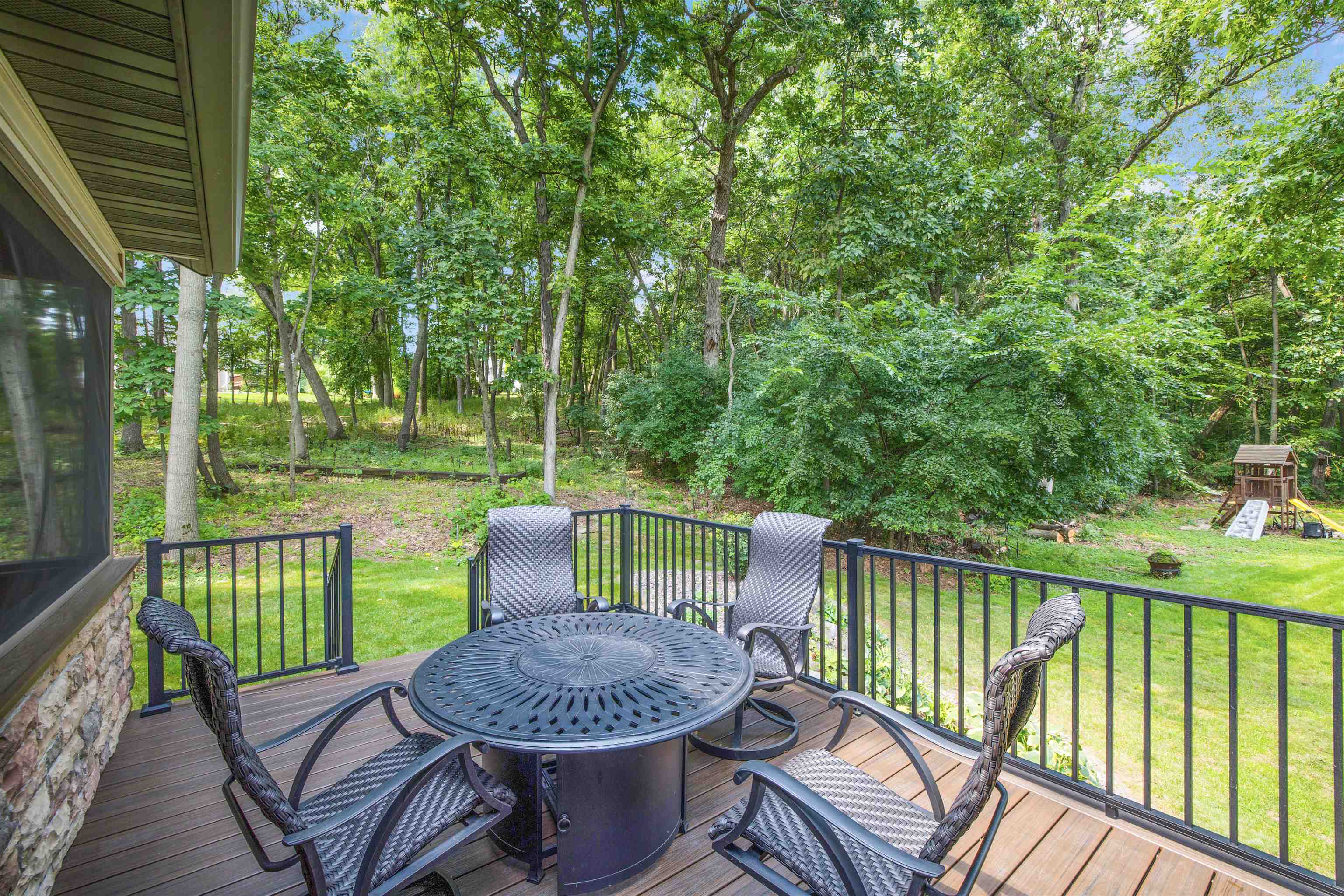 976 E Lakeside Drive