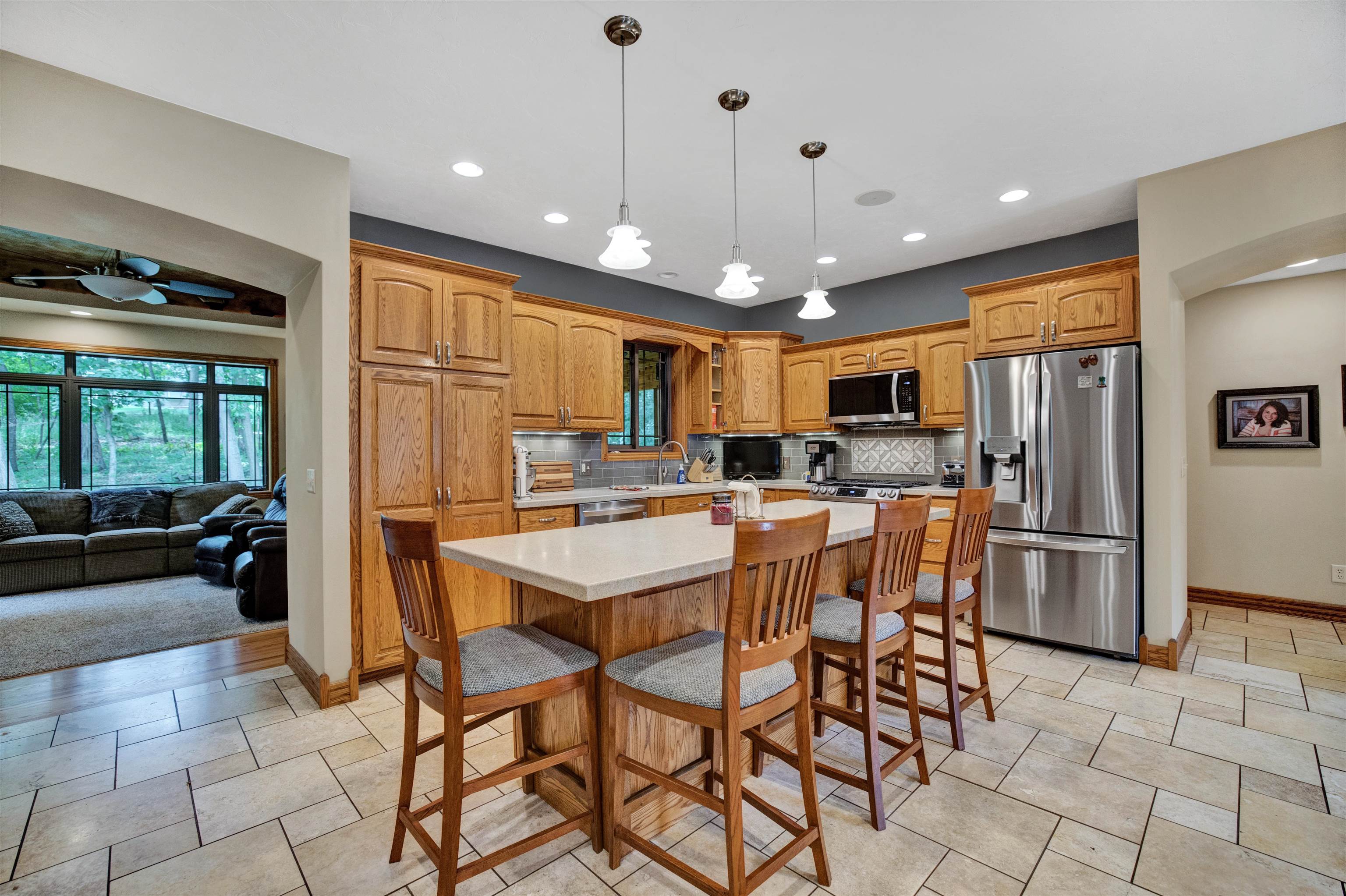 976 E Lakeside Drive