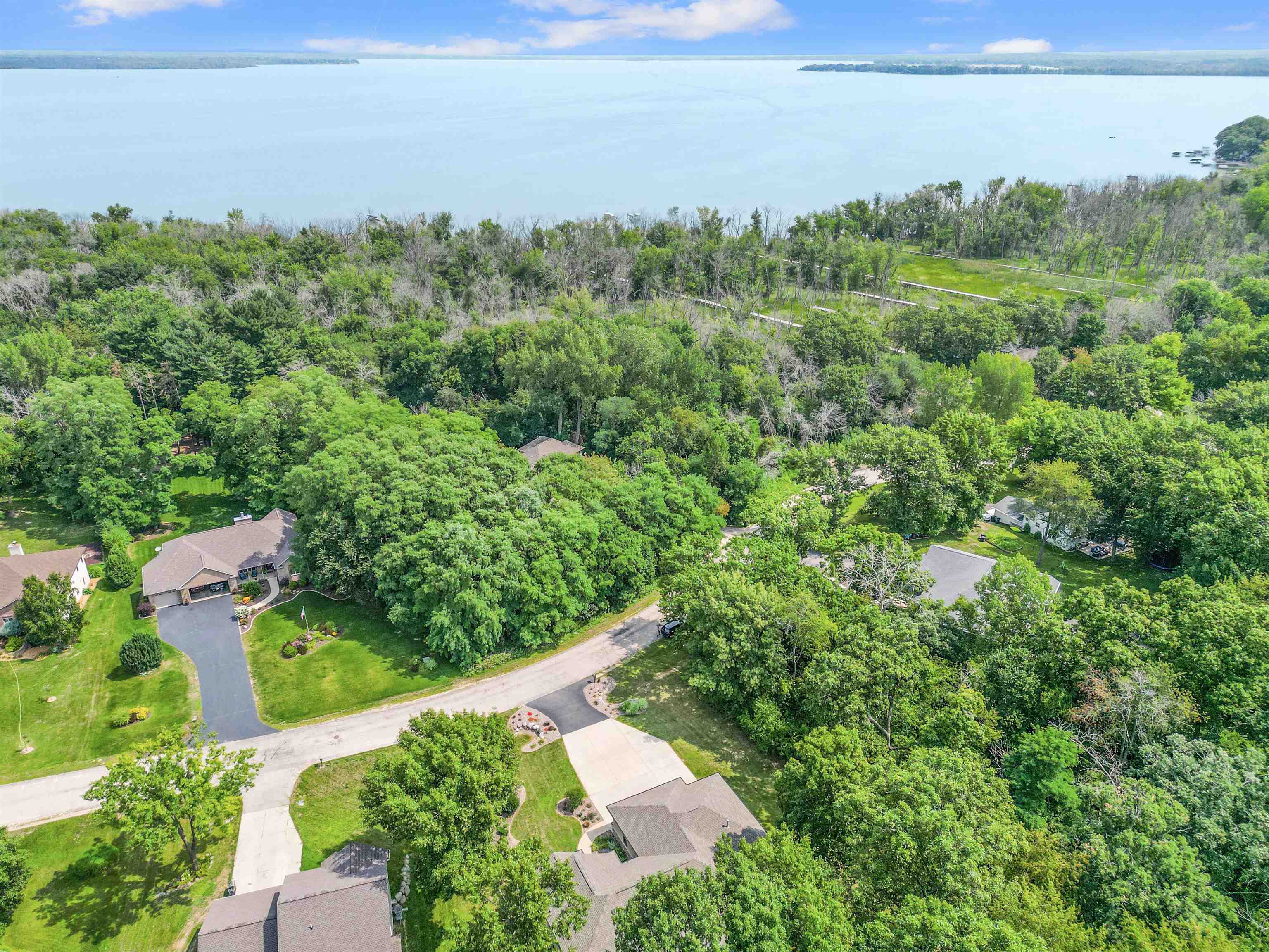 976 E Lakeside Drive