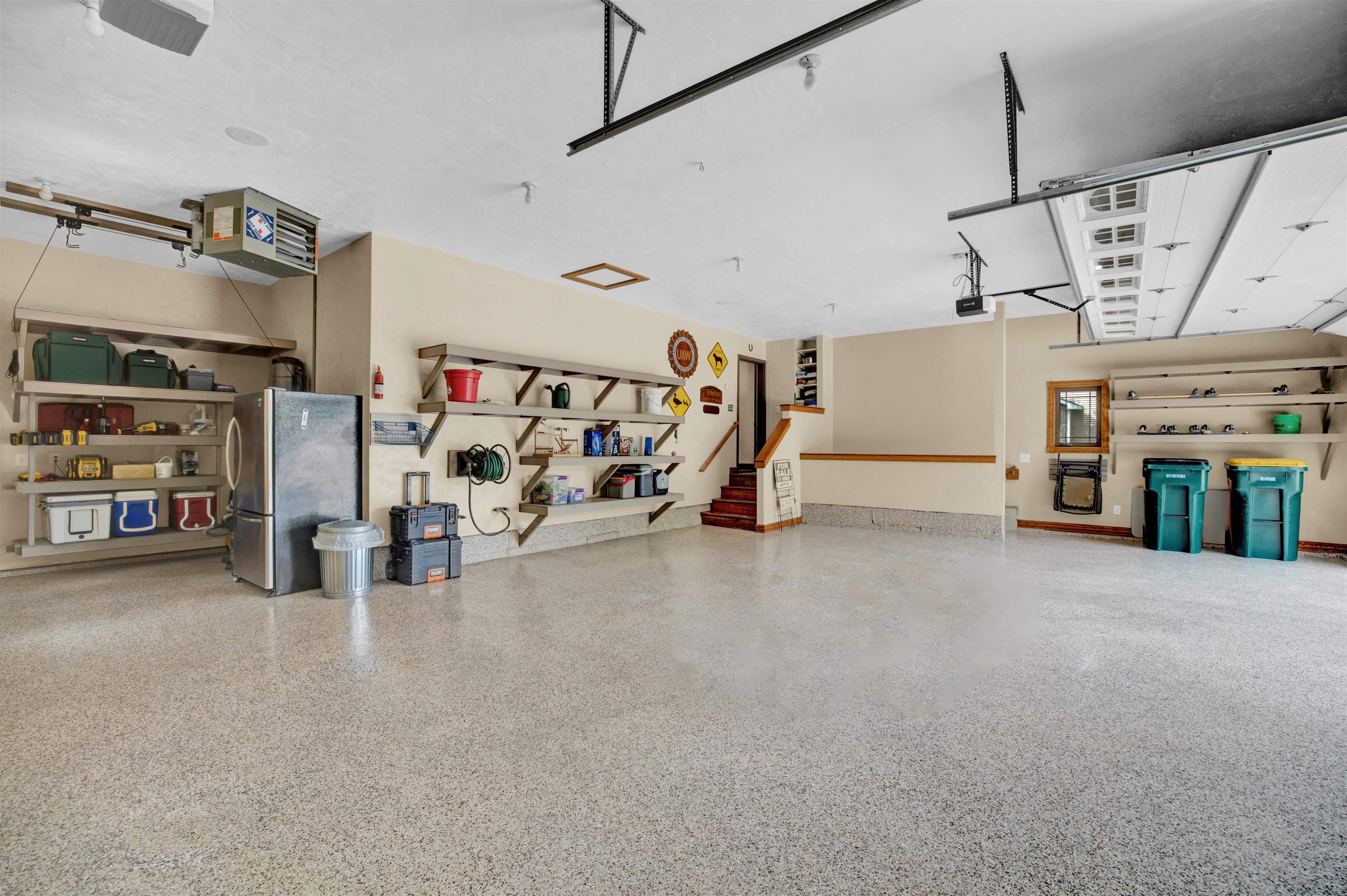 976 E Lakeside Drive