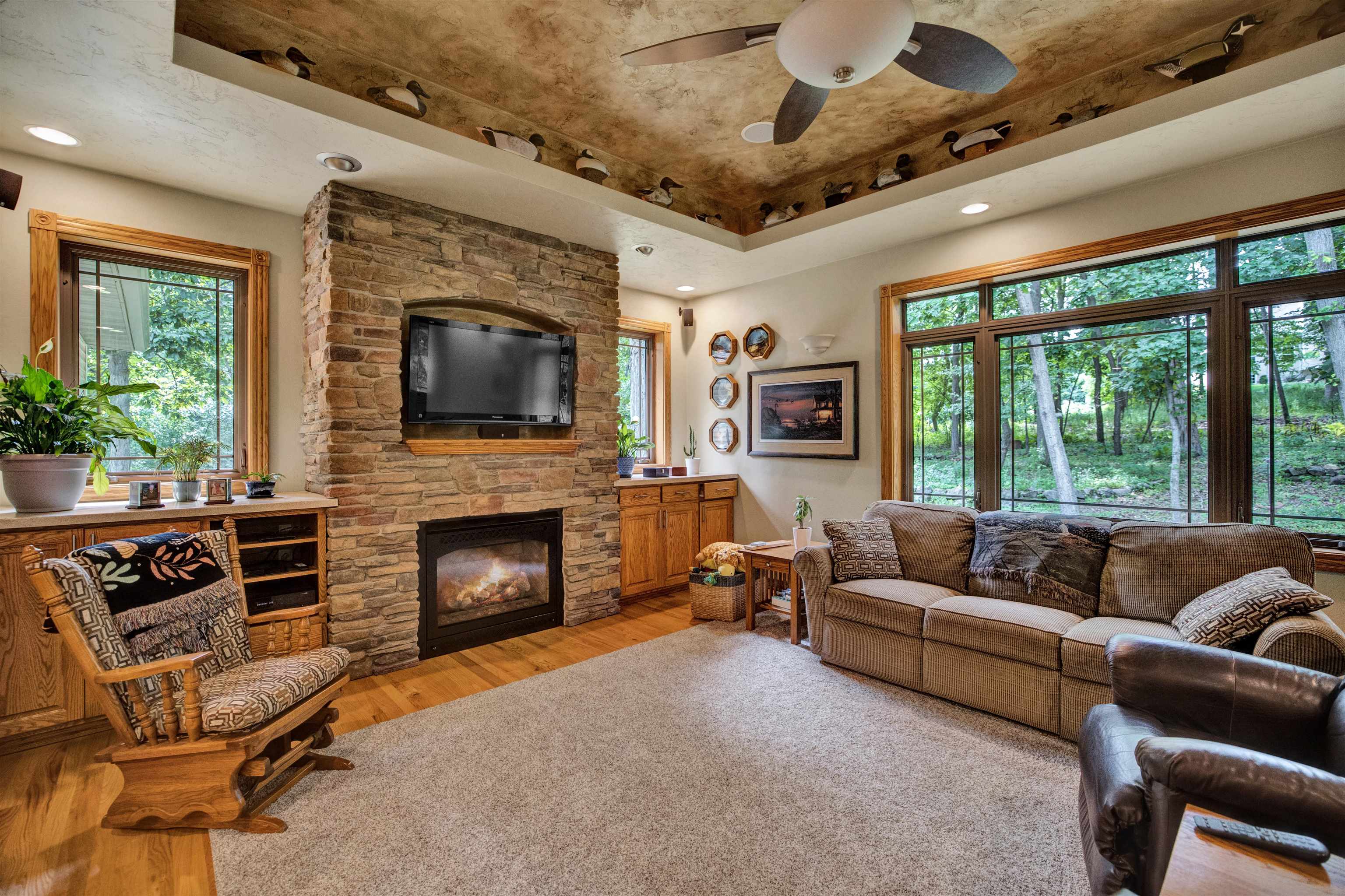 976 E Lakeside Drive