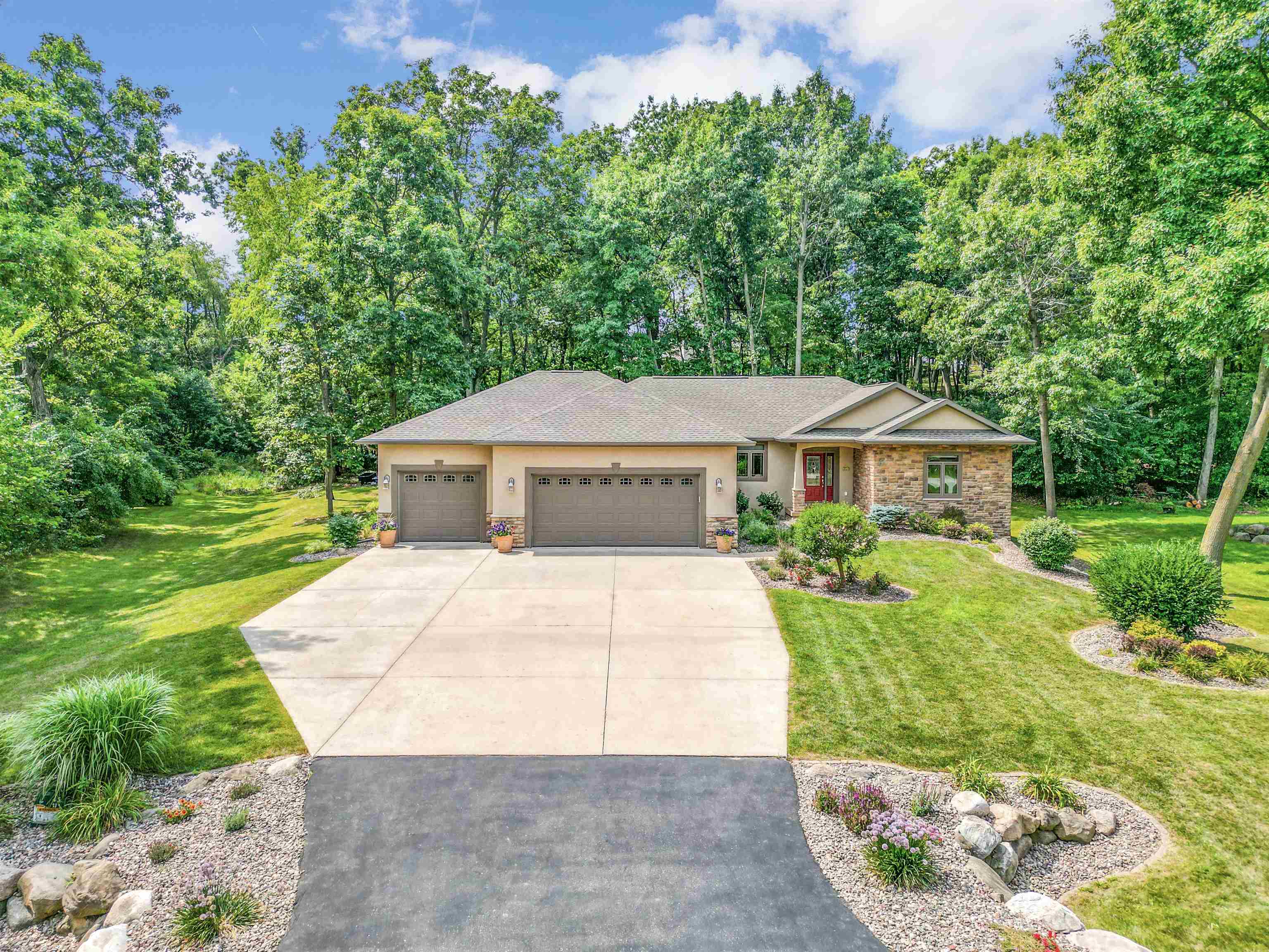 976 E Lakeside Drive