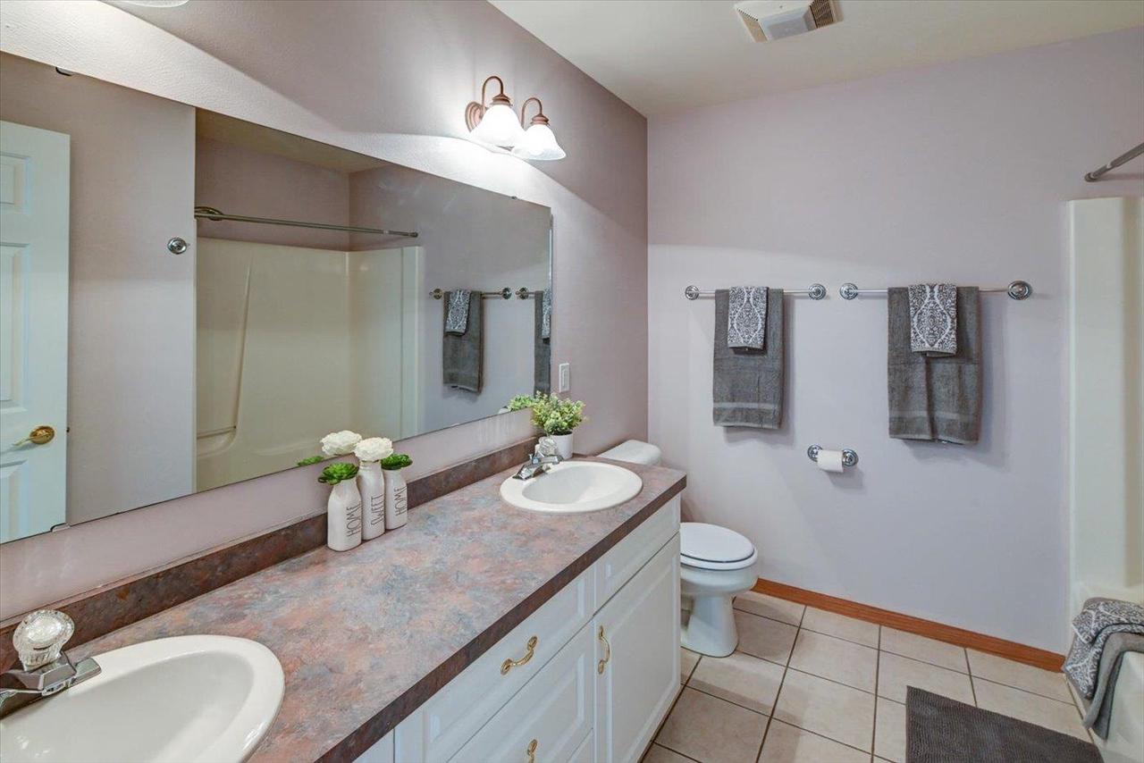 6217 Oak Hollow Drive