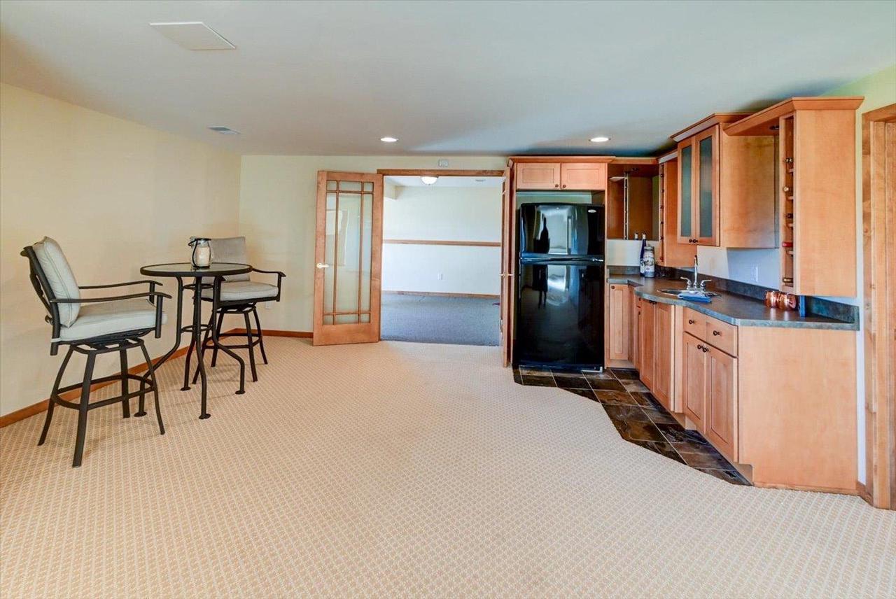 6217 Oak Hollow Drive