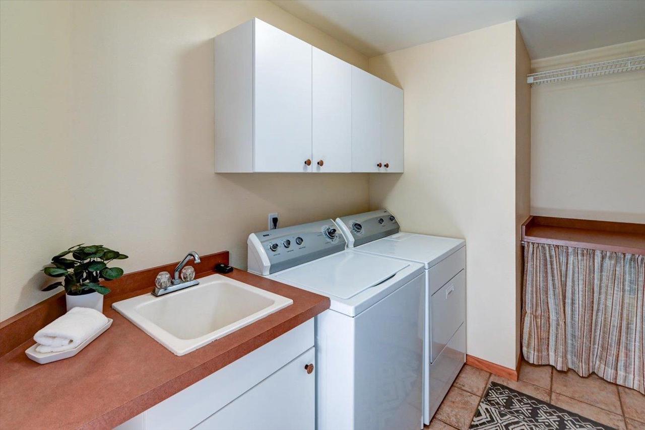 6217 Oak Hollow Drive