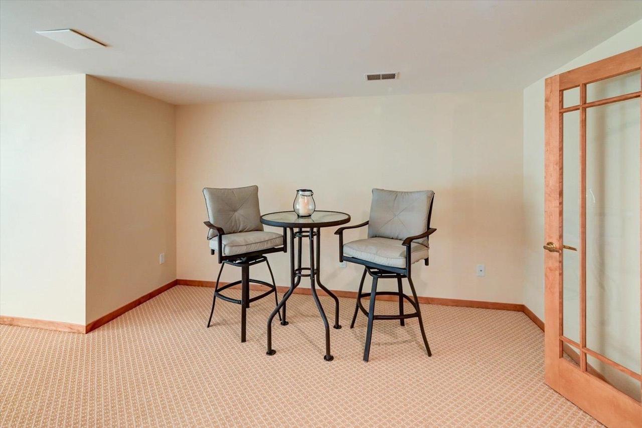 6217 Oak Hollow Drive