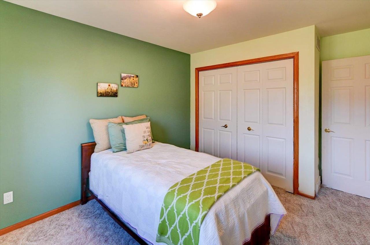 6217 Oak Hollow Drive