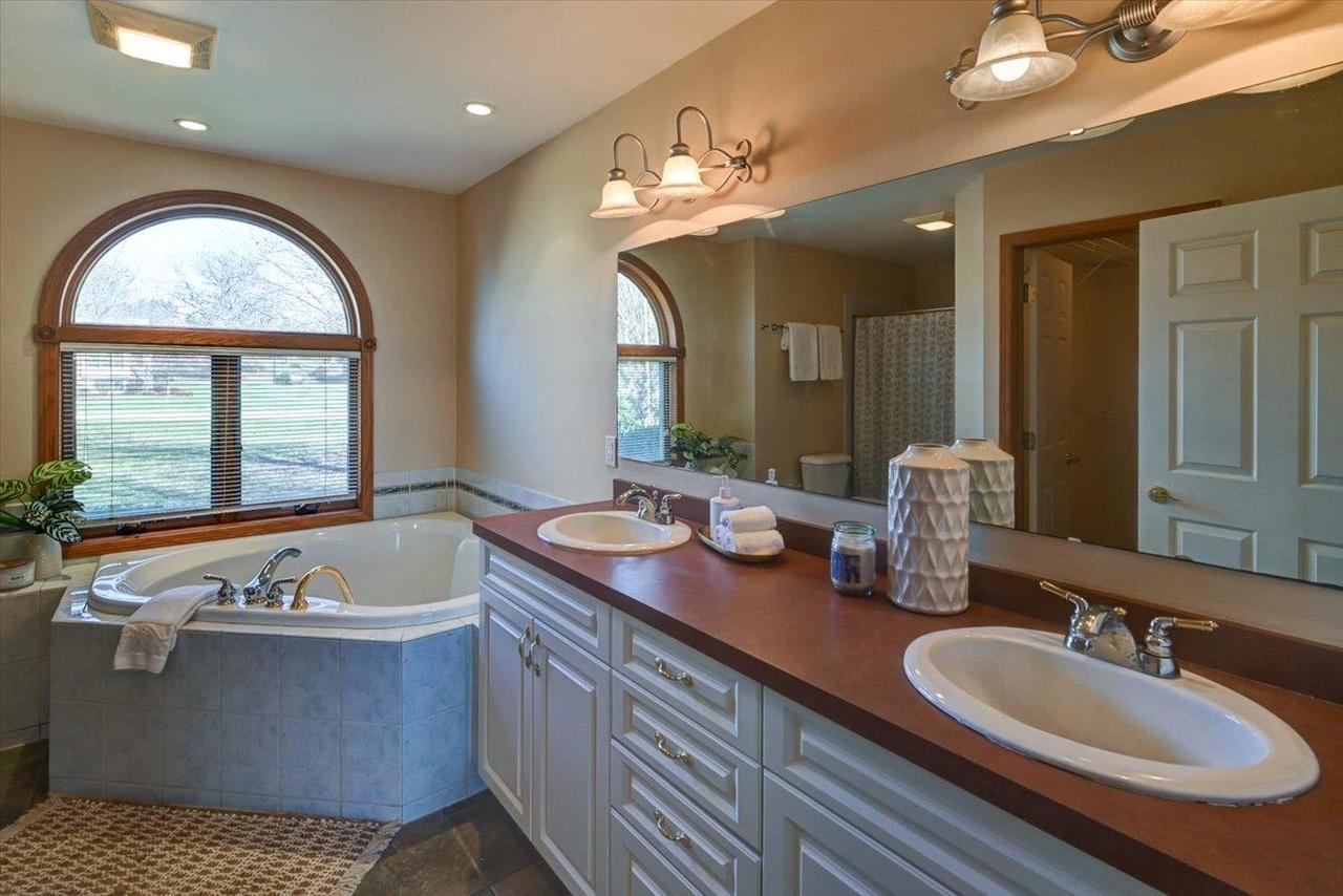 6217 Oak Hollow Drive