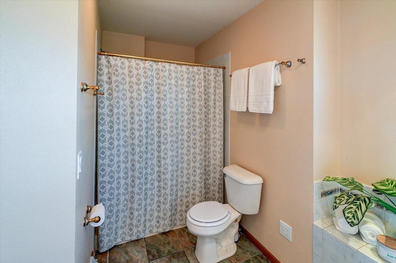 6217 Oak Hollow Drive