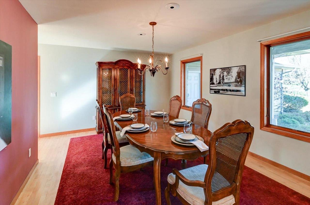 6217 Oak Hollow Drive