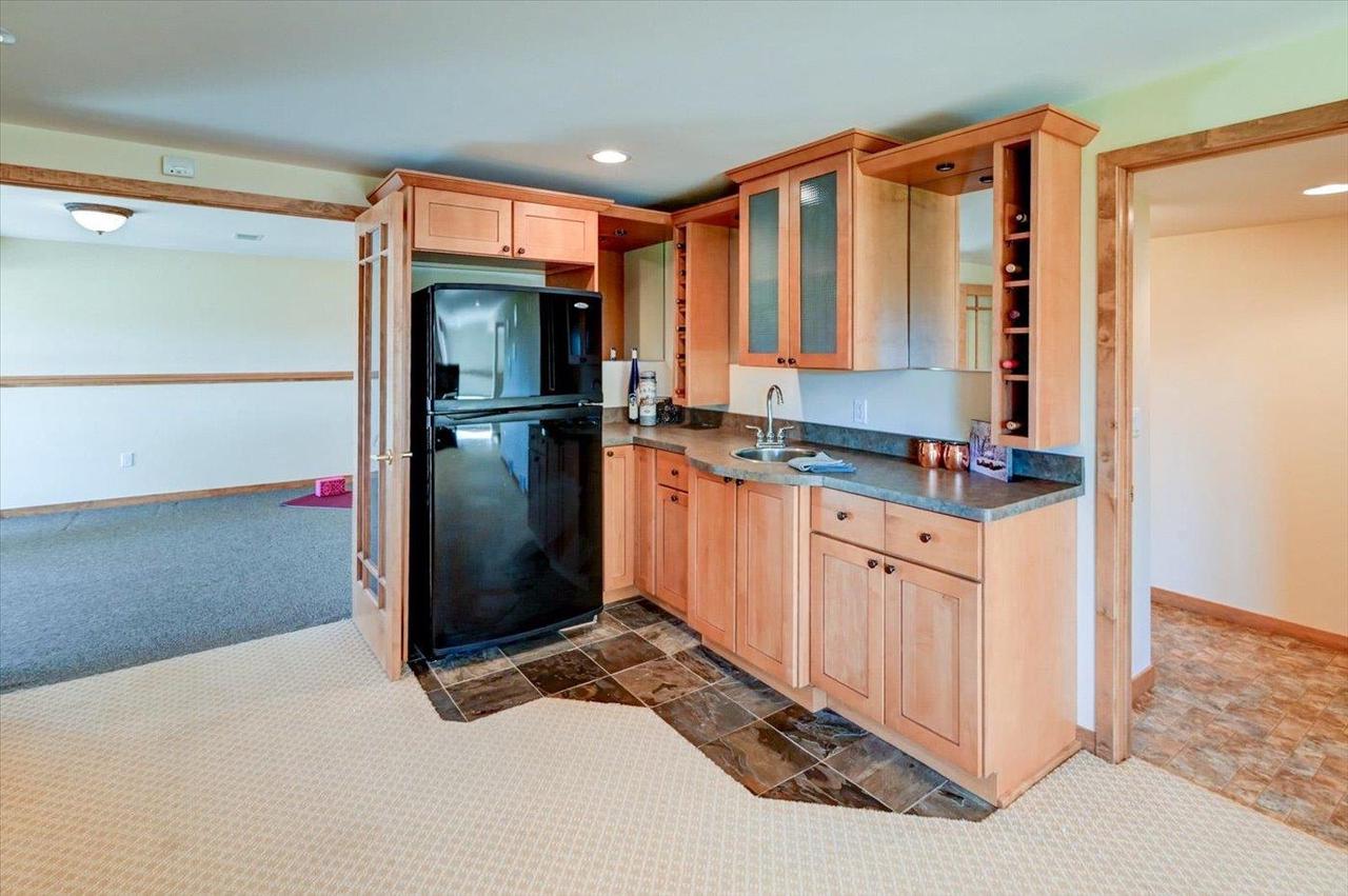 6217 Oak Hollow Drive